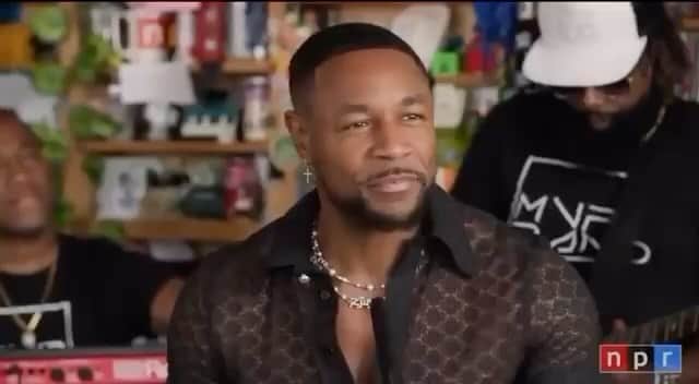 タンクのインスタグラム：「When i preach to yall i’m also preaching to myself..🙏🏾 “Can’t Let It Show” Tiny Desk edition.. Go to @nprmusic youtube NOW!!.. R&B MONEY」