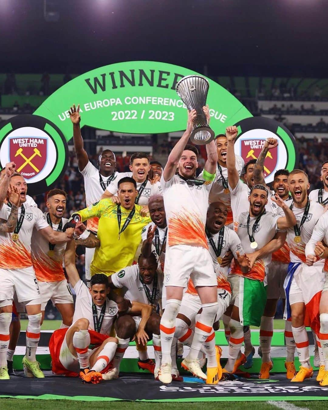 アントン・ファーディナンドのインスタグラム：「Wait @westham @westham_us Has it been a week already???? 💜⚒️💙 swipe right to see my mood all summer!!!!!!   #champions #chamionsofeurope #westham #westhamunited #coyi #antonferdinand #declanrice #captain #legend #football」