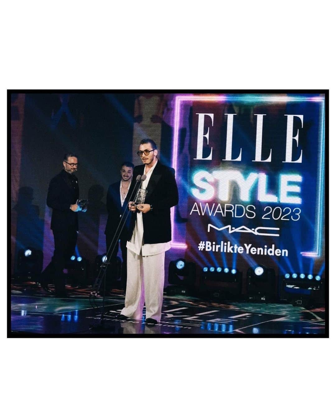 Boran Kuzumさんのインスタグラム写真 - (Boran KuzumInstagram)「#ElleStyleAwards2023 wearing @ysl by @anthonyvaccarello and @cartier  Styling @yasemineke • Photography @jiyankizilboga • Hair @yildirimbozuyuk • MUA @aslibilge #ad」6月15日 4時04分 - borankuzum