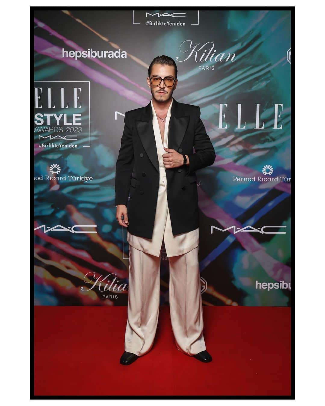 Boran Kuzumさんのインスタグラム写真 - (Boran KuzumInstagram)「#ElleStyleAwards2023 wearing @ysl by @anthonyvaccarello and @cartier  Styling @yasemineke • Photography @jiyankizilboga • Hair @yildirimbozuyuk • MUA @aslibilge #ad」6月15日 4時04分 - borankuzum