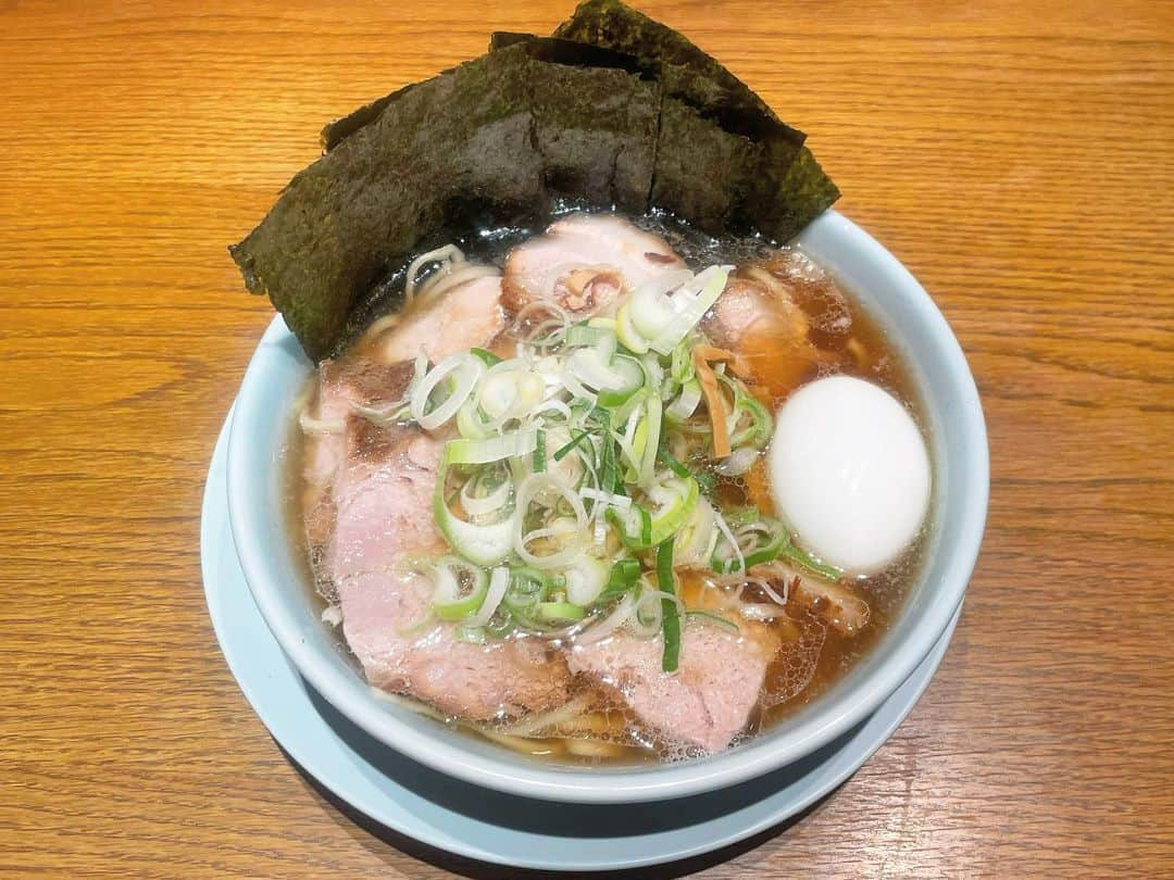 桜井未来のインスタグラム：「ラーメン🍜 チャーシューとろとろ💓 久しぶりに醤油ラーメンたべた😂👍  #ラーメン #ラーメン屋 #ラーメン部 #ラーメン屋さん #ラーメンパトロール #ラーメン倶楽部 #ラーメン女子」