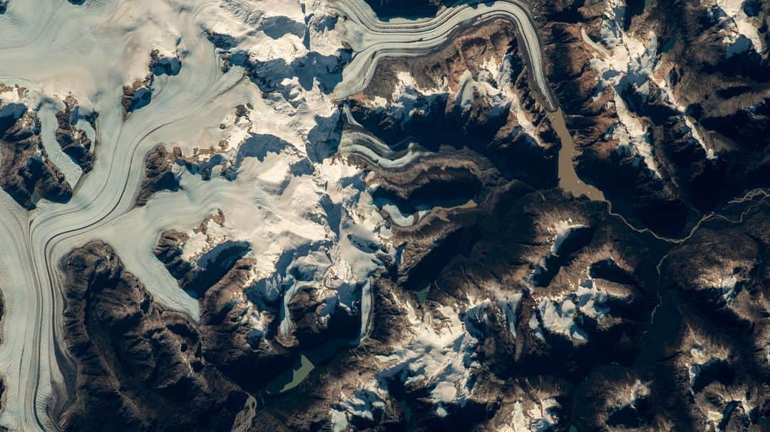 国際宇宙ステーションさんのインスタグラム写真 - (国際宇宙ステーションInstagram)「Take a peek at some mountains around the world. ⛰  These images were photographed from the space station as it orbited roughly 260 miles above.  Pic 1) Clouds gather on Nepal's sub-tropical side of the Himalayas with Mount Everest at the center of this photograph taken by an external high definition camera on the International Space Station as it orbited 263 miles above the Indian subcontinent.  Pic 2) Known for its many rivers and one of Northern Patagonia’s largest glaciers, Laguna San Rafael National Park was photographed on May 9, 2023 as the space station orbited 268 miles above Chile.  Pic 3) The southern coast of Turkey on the Mediterranean Sea near Syria is pictured from the International Space Station as it orbited 264 miles above.  Pic 4) The middle eastern nation of Oman and its Dhofar mountains on the coast of the Arabian Sea were pictured by UAE (United Arab Emirates) astronaut and Expedition 69 Flight Engineer Sultan Alneyadi as the International Space Station orbited 257 miles above.  #nasa #international #space #station #earth #mountains #himalayas #chile #turkey #mediterranean #sea」6月15日 4時20分 - iss