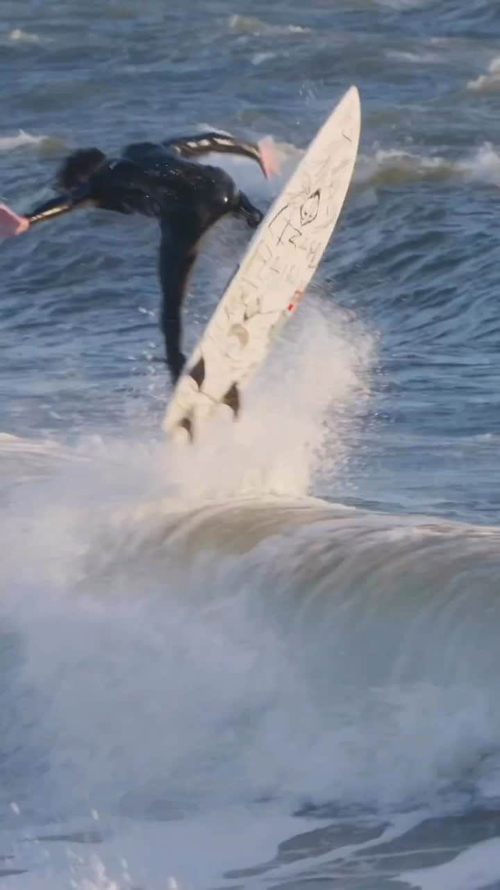 ロストのインスタグラム：「The radical chaos of @danematson in the new @2percent_surf video 🎥 @tyroidfilm #lostsurfboards #lostclothing」