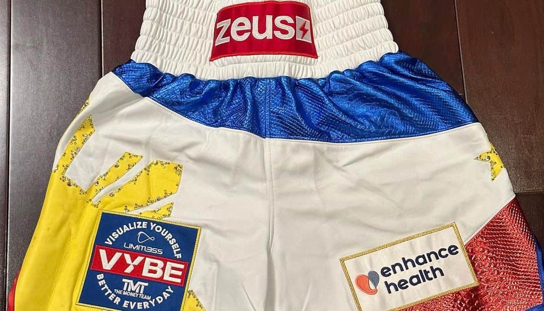 フロイド・メイウェザー・ジュニアのインスタグラム：「I would like to thank all my sponsors for this last exhibition fight. It was great working with you guys. @thezeusnetwork x @puffvybe x @enhancehealthllc x @deontaylor」