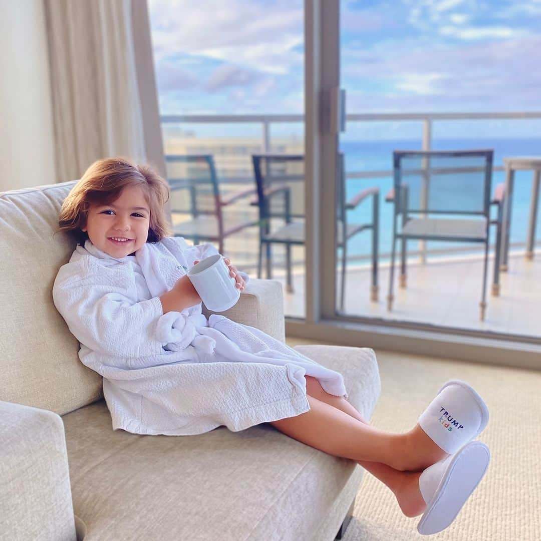 Trump Waikikiのインスタグラム：「We make sure that even our youngest travelers receive the same luxurious treatment as their adult companions. 📸: @mamaandmyboys    #TrumpKids #TrumpWaikiki」