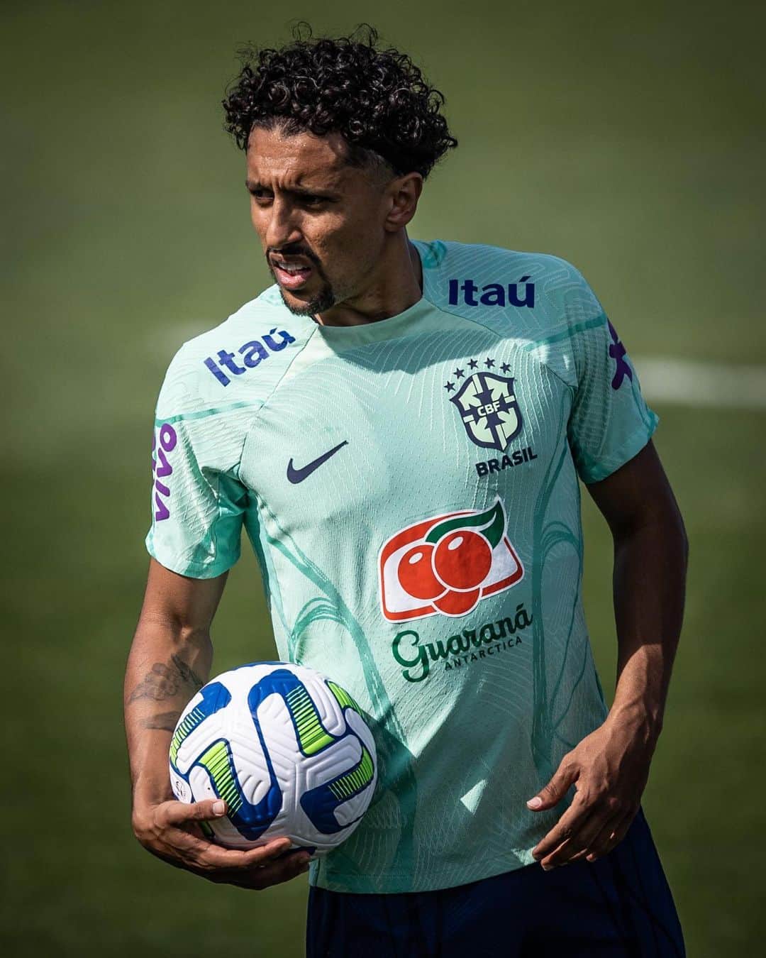 マルコス・アオアス・コレアのインスタグラム：「@cbf_futebol 💚🇧🇷💛」