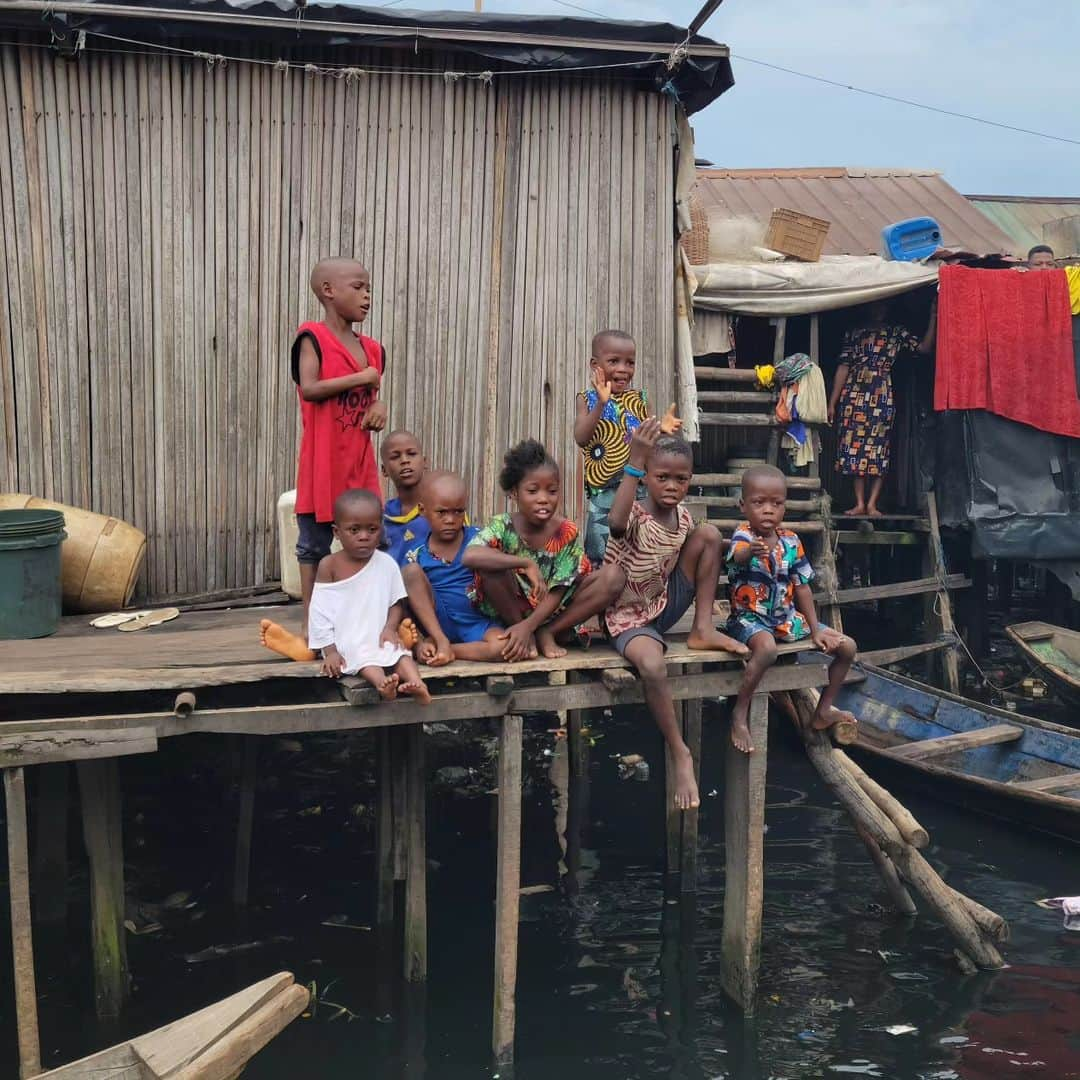 DE NUTTE Sarahさんのインスタグラム写真 - (DE NUTTE SarahInstagram)「Makoko Community in Lagos, Nigeria 🇳🇬 🫶🏽」6月15日 4時56分 - sarahdenutte