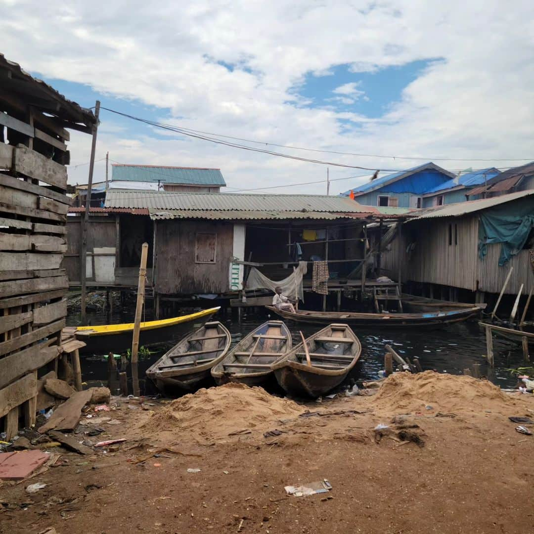 DE NUTTE Sarahさんのインスタグラム写真 - (DE NUTTE SarahInstagram)「Makoko Community in Lagos, Nigeria 🇳🇬 🫶🏽」6月15日 4時56分 - sarahdenutte