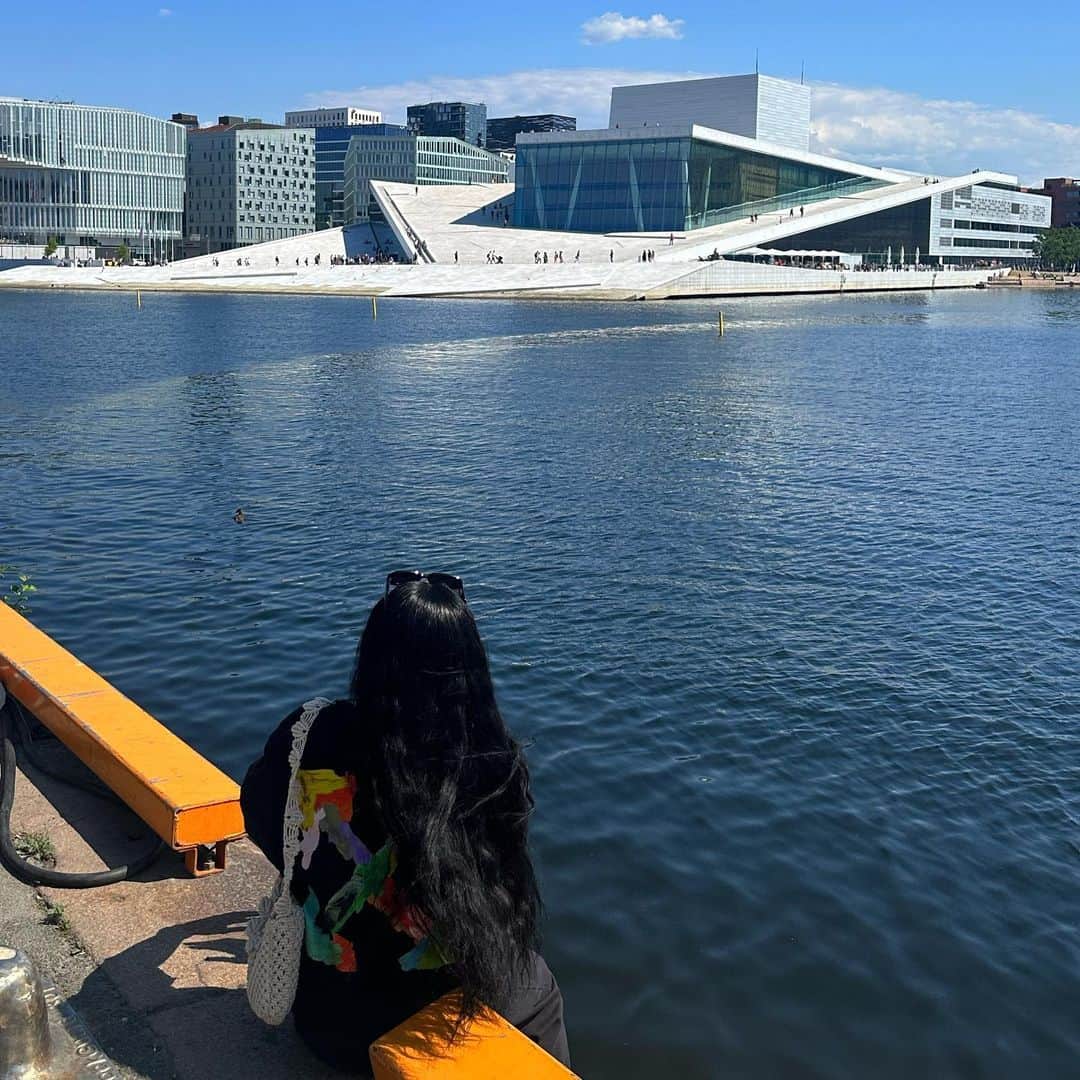 のインスタグラム：「Oslo 🇳🇴😍  Excited to be back on the track tomorrow racing in the 100m at @bislettgames @diamondleagueathletics 💎 !  8.29pm U.K. BBC ⚡️  Let’s go. 🔥😈」