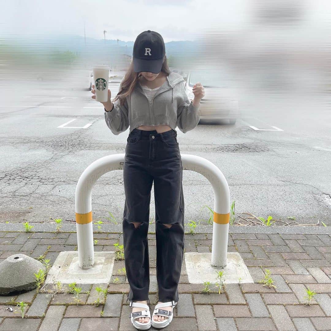 のインスタグラム：「. 昨日の購入品動画で紹介した ショート丈パーカーみたいなの☺︎ 【品番】14445913  １つ前の誕生日投稿にたくさんのコメントありがとうございます!! 今年は幸せに暮らしたいです(目標)  #shein購入品 #shein #シーイン #コーデ #骨格ストレート #骨スト #低身長コーデ #ショート丈」