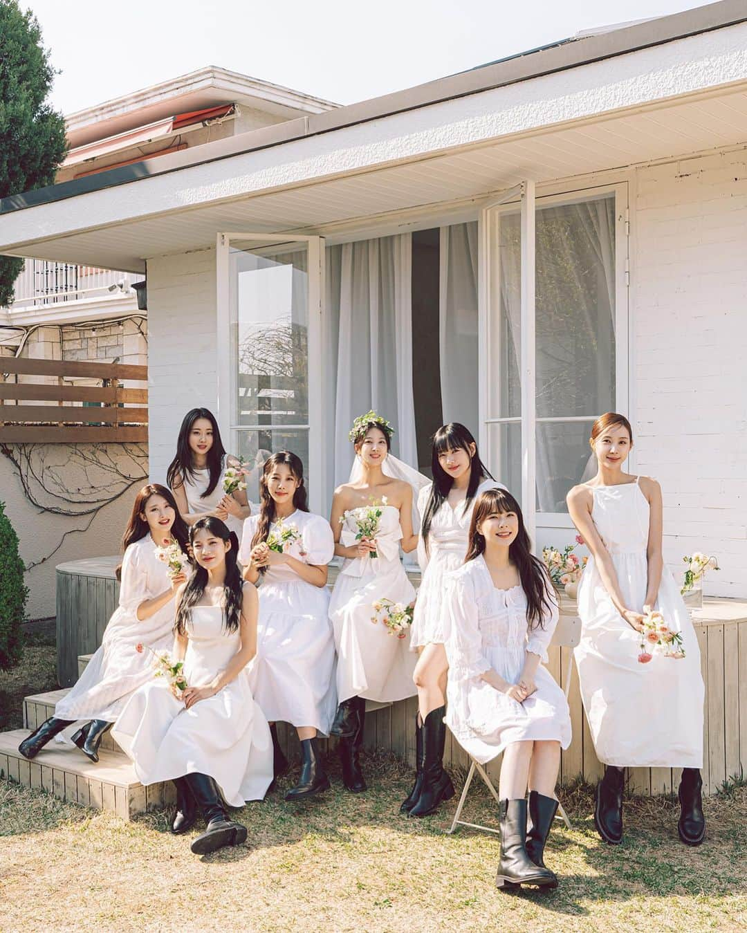 ミナ のインスタグラム：「오랜만에 영상 업로드🥹 나뮤 여신님들이랑 함께한 들러리촬영👰‍♀️ YouTube #민하의소소사소 에서 만나요🧡  #blossomh_wedding」