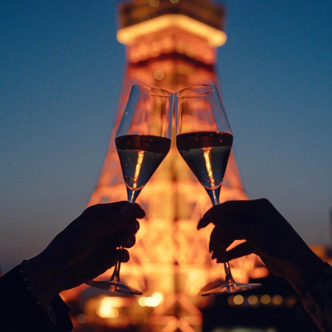 東京プリンスホテルさんのインスタグラム写真 - (東京プリンスホテルInstagram)「東京タワーを間近に臨むホテルだからこそ叶うひとときをご堪能ください。  Live out the romantic moments you've always dreamed of, with the majestic Tokyo Tower burning brightly in the background.   Share your own images with us by tagging @tokyoprincehotel  —————————————————————  #tokyoprincehotel #tokyotower #東京プリンスホテル #東京タワー #絶景 #絶景はプリンスにある」6月14日 20時23分 - tokyoprincehotel