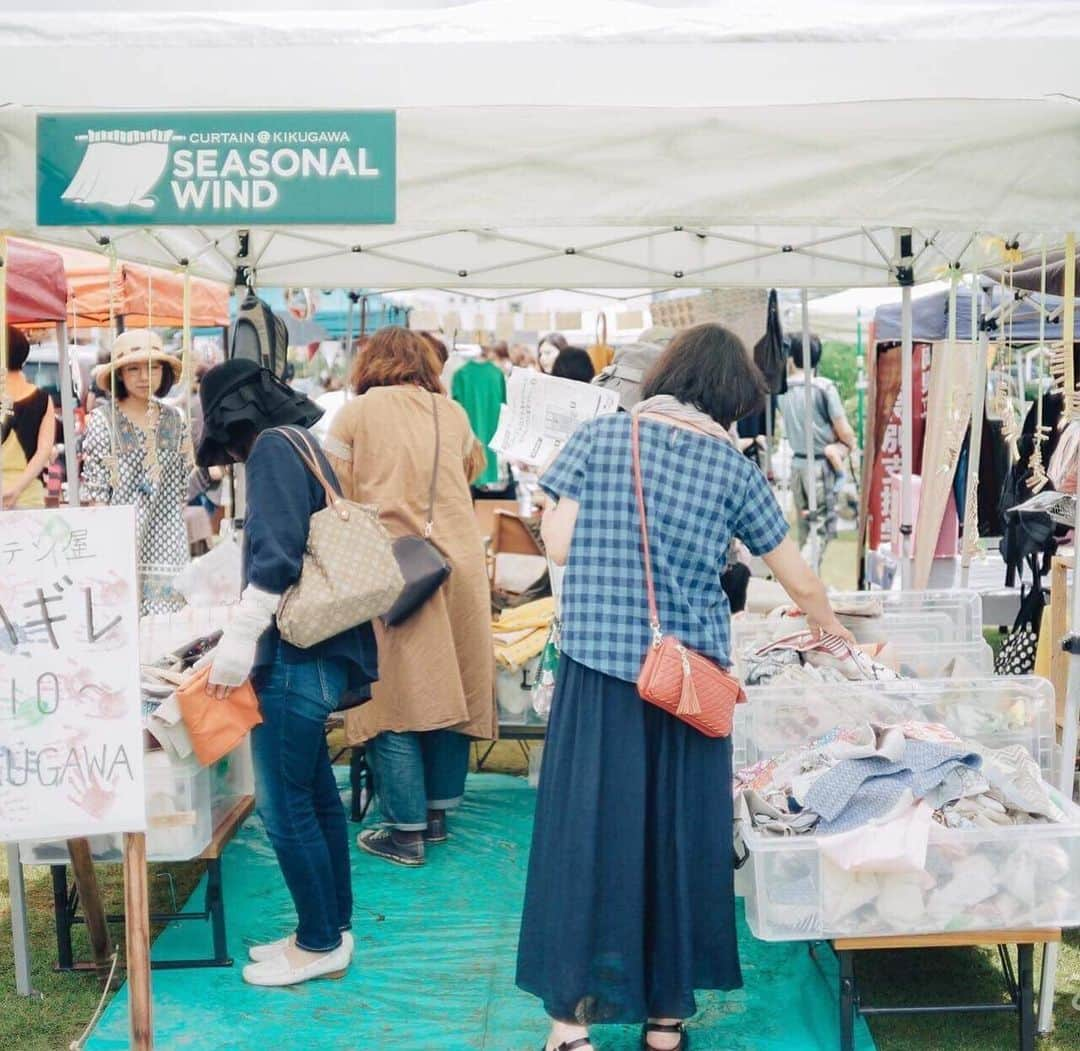 カーテン屋のシーズナルウインドさんのインスタグラム写真 - (カーテン屋のシーズナルウインドInstagram)「いよいよ18(日) はアイリーカフェさん主催の　@kakegawaminnanowa に出店させて頂きます✨  お洒落なモノから美味しいモノまで盛りだくさんです！ 年にたった3回のハギレ市を是非ご活用下さい🤲 安心してください晴れますよ☀️  #静岡#掛川#袋井#菊川市#磐田#浜松市#小物#御前崎#ハギレ#ハンドメイド#カーテン屋のハギレ市#ハギレ市#ハギレ活用#みんなのわ」6月14日 20時20分 - seasonalwind_shizuoka