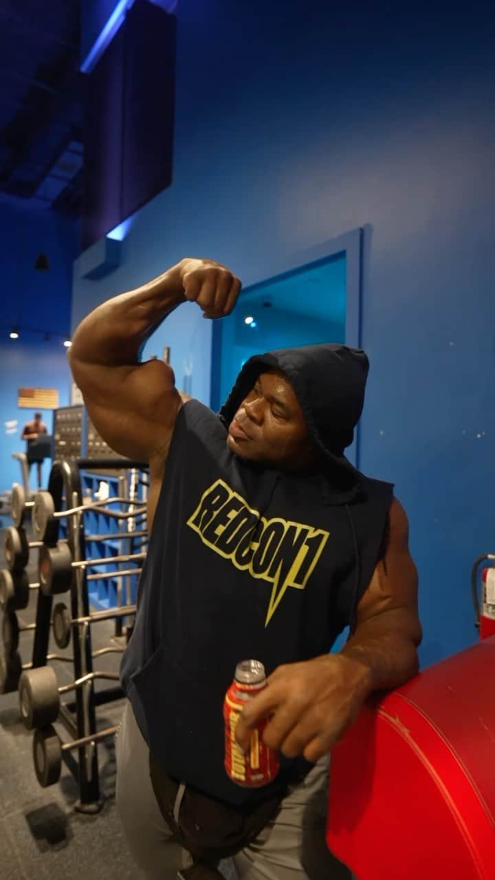 カイ・グリーンのインスタグラム：「You work hard and planned how its gonna go down, and now it’s time to tap your full potential. Experience the intensity, raw power, and strength with @redcon1 Total War RTD.  ▪️Unleash Explosive Energy ▪️Attain Laser-Focused Concentration ▪️Unleash Unstoppable Power  Transform yourself into an unstoppable force to be reckoned with. No surrender. No retreat. This is REDCON1 💪🏾  #KaiGreene #Redcon1 #Reels #Fyp」