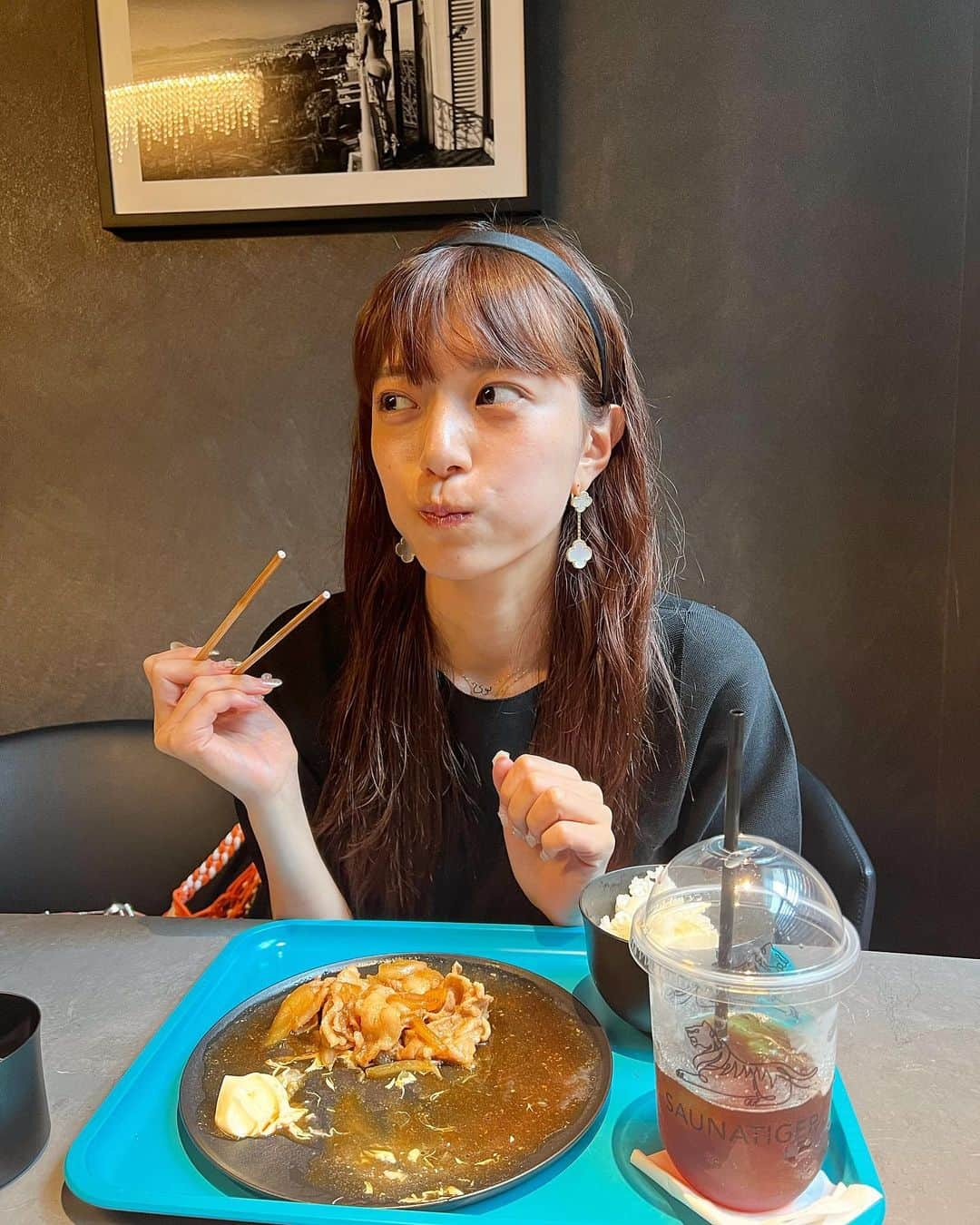 三谷紬さんのインスタグラム写真 - (三谷紬Instagram)「🐅🧖 サウナ後に食べるご飯は どうしてこんなに美味しいのでしょうか🥺 黙々と食べてしまいます。 ちょっと味が濃いめの生姜焼きが すこぶる身体に染みる〜♡ 実は週に1回はサウナに行っています。 * #サウナー#サウナ#サウナ女子#サウナイキタイ#ととのう#整う#サ飯#生姜焼き#味付け#濃いめ#最高#サウナ後#すっぴん#失礼#テレビ朝日#アナウンサー#三谷紬」6月14日 20時24分 - mitani_tsumugi