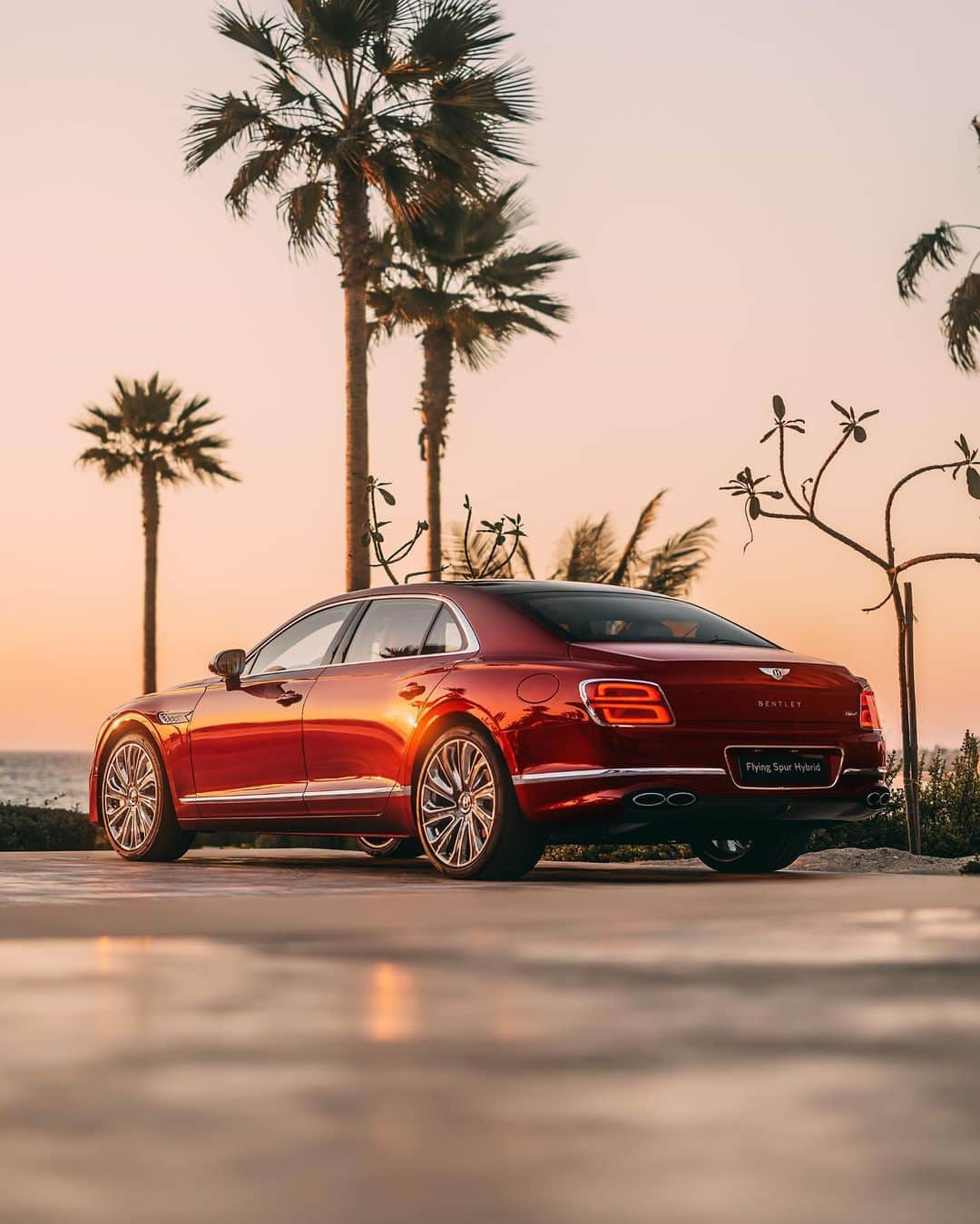 ベントレーさんのインスタグラム写真 - (ベントレーInstagram)「Guilty of making every other sedan feel inferior. #FlyingSpur #Mulliner #hybrid | 📷: @stephan_bauer at @nikkibeachdubai _ #Bentley Flying Spur Mulliner (hybrid) WLTP drive cycle: combined fuel consumption: 85.6 mpg (3.3 l/100 km), combined electrical consumption: 244 Wh/km, combined CO₂: 75 g/km」6月14日 20時24分 - bentleymotors