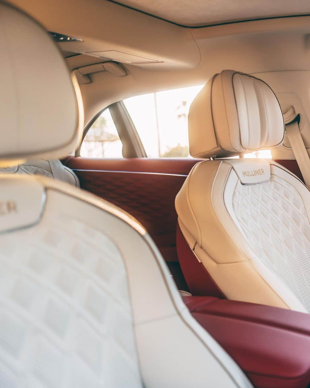 ベントレーさんのインスタグラム写真 - (ベントレーInstagram)「Guilty of making every other sedan feel inferior. #FlyingSpur #Mulliner #hybrid | 📷: @stephan_bauer at @nikkibeachdubai _ #Bentley Flying Spur Mulliner (hybrid) WLTP drive cycle: combined fuel consumption: 85.6 mpg (3.3 l/100 km), combined electrical consumption: 244 Wh/km, combined CO₂: 75 g/km」6月14日 20時24分 - bentleymotors