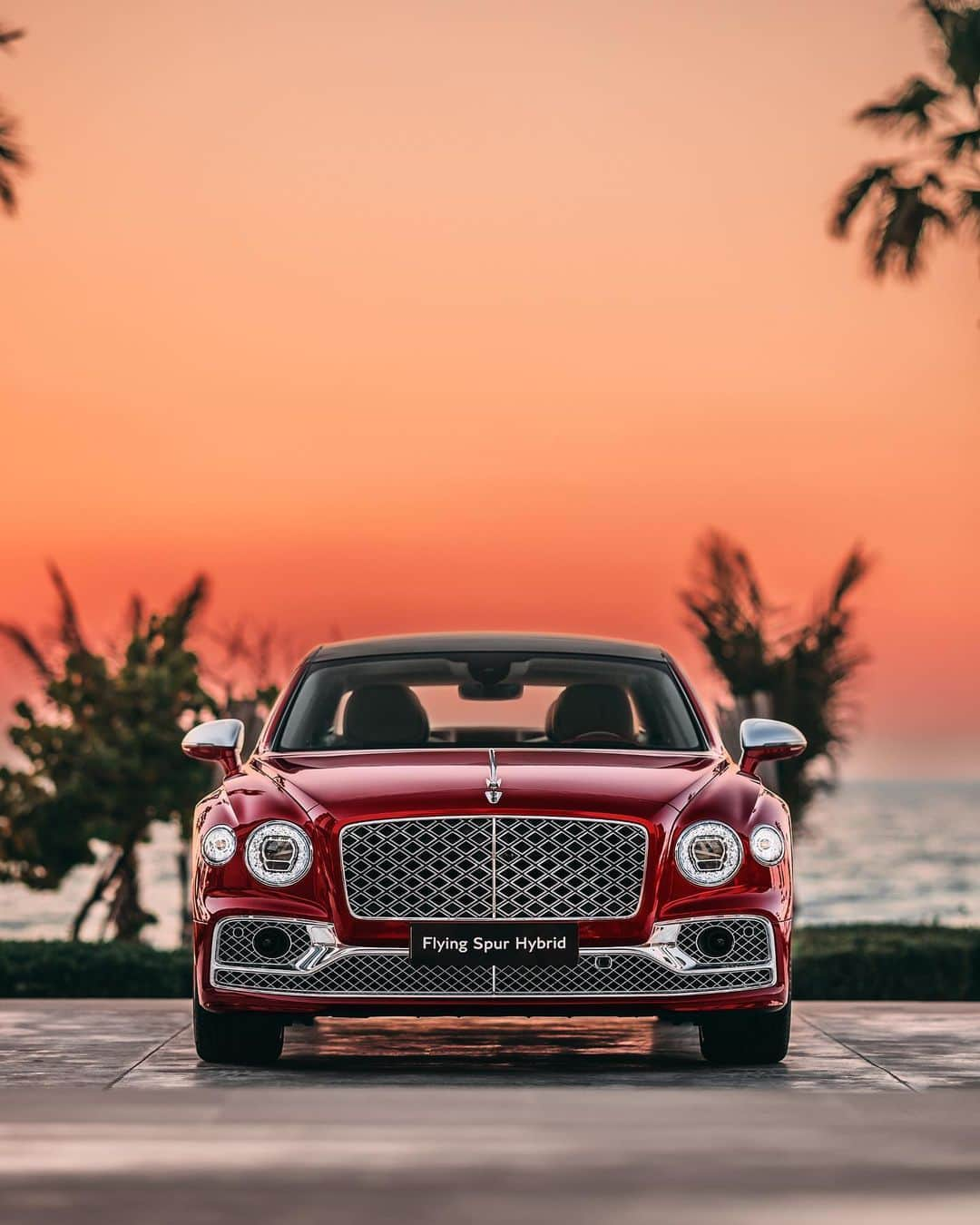 ベントレーさんのインスタグラム写真 - (ベントレーInstagram)「Guilty of making every other sedan feel inferior. #FlyingSpur #Mulliner #hybrid | 📷: @stephan_bauer at @nikkibeachdubai _ #Bentley Flying Spur Mulliner (hybrid) WLTP drive cycle: combined fuel consumption: 85.6 mpg (3.3 l/100 km), combined electrical consumption: 244 Wh/km, combined CO₂: 75 g/km」6月14日 20時24分 - bentleymotors