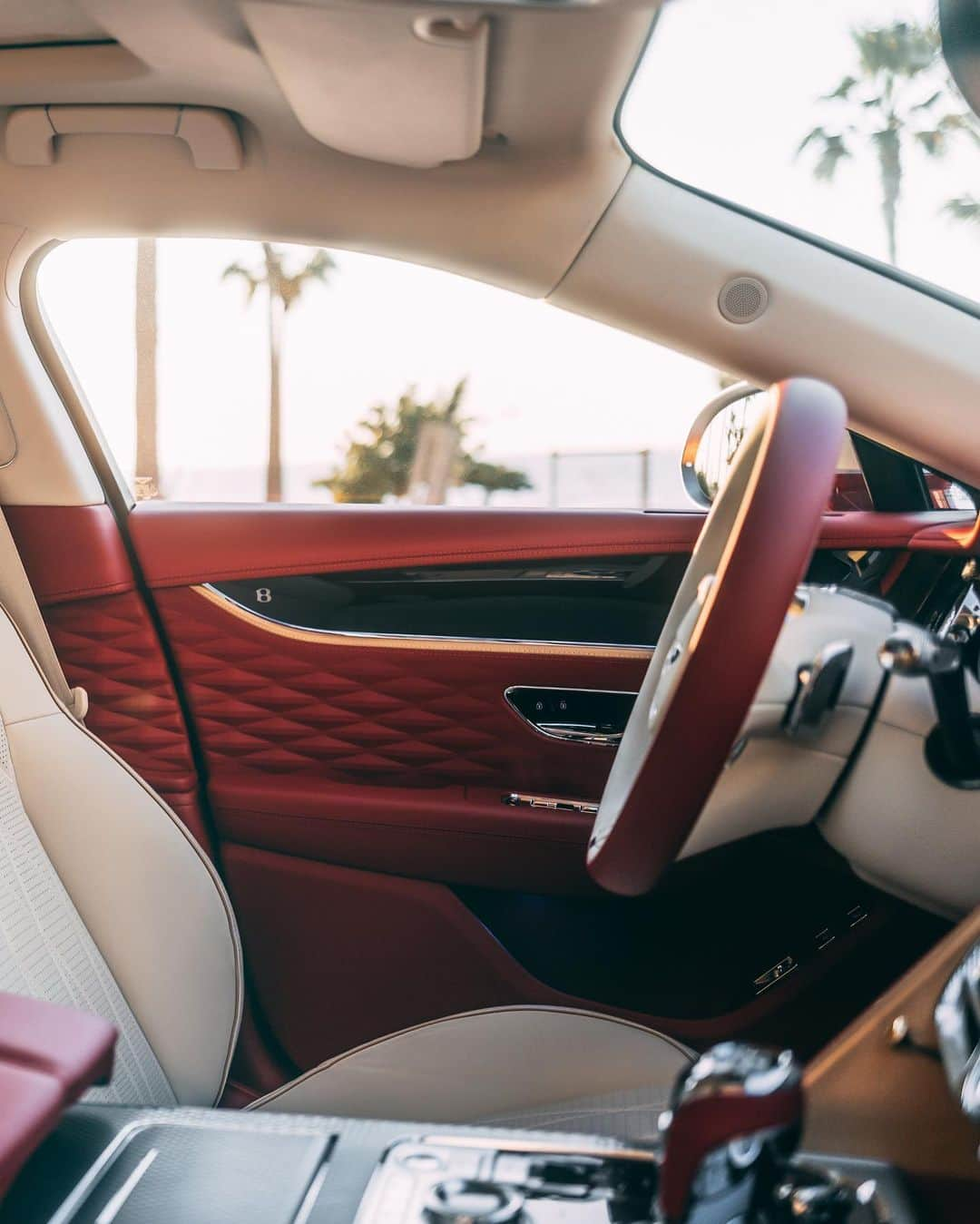 ベントレーさんのインスタグラム写真 - (ベントレーInstagram)「Guilty of making every other sedan feel inferior. #FlyingSpur #Mulliner #hybrid | 📷: @stephan_bauer at @nikkibeachdubai _ #Bentley Flying Spur Mulliner (hybrid) WLTP drive cycle: combined fuel consumption: 85.6 mpg (3.3 l/100 km), combined electrical consumption: 244 Wh/km, combined CO₂: 75 g/km」6月14日 20時24分 - bentleymotors