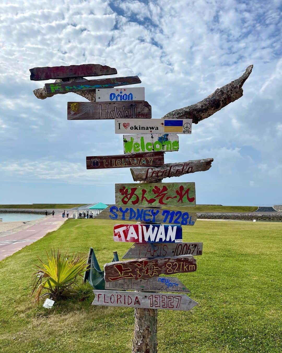 Staxx Tさんのインスタグラム写真 - (Staxx TInstagram)「沖縄のビーチにボムってきました  作品名  おしり  (※隣の穴は他店様のデザインになります。)  #沖縄 #トロピカルビーチ #サンドアート #LOVE   遊んでくれたみんなありがと😇今年の夏は沖縄行きまくる！」6月14日 20時27分 - staxxt_cream