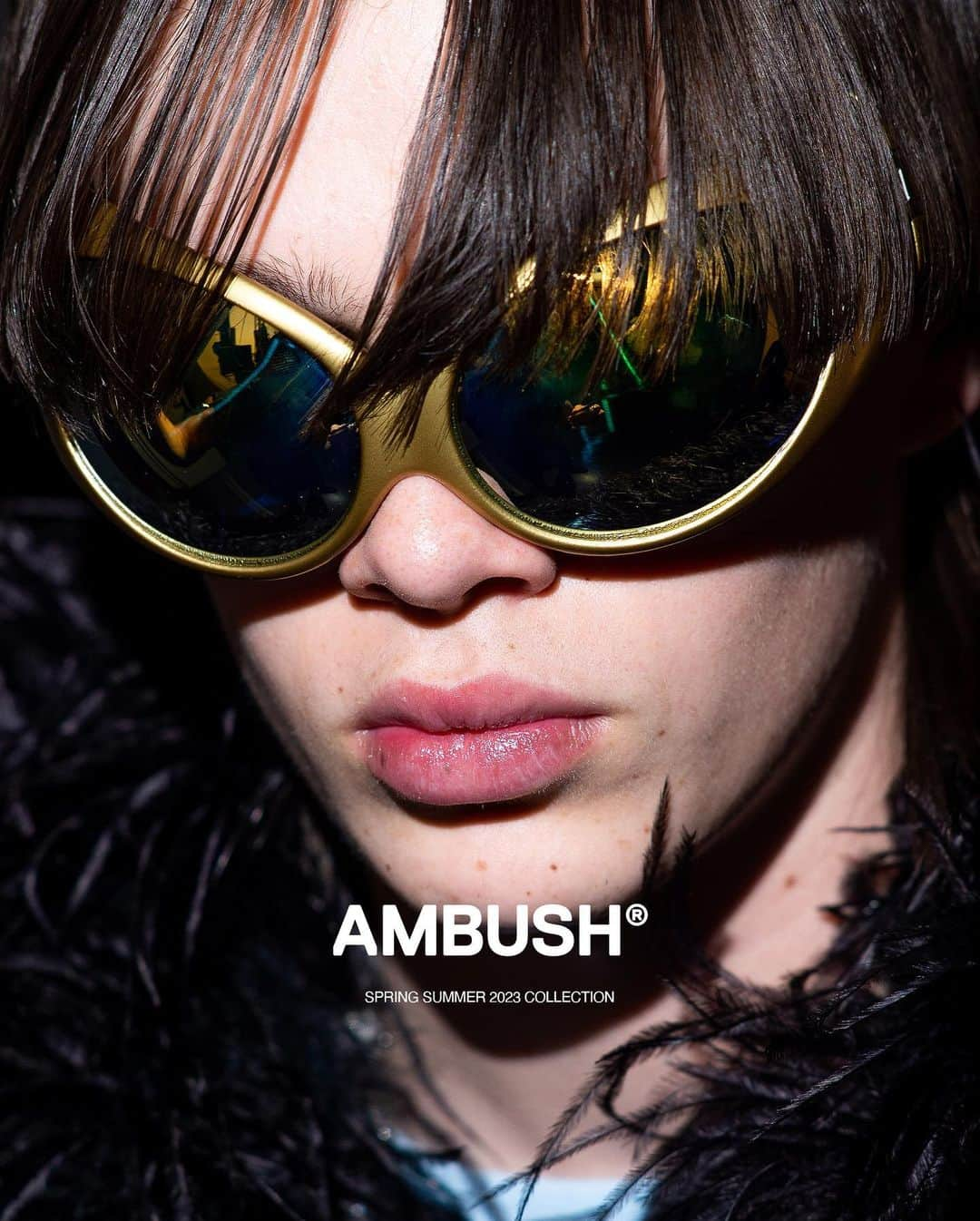 AMBUSHさんのインスタグラム写真 - (AMBUSHInstagram)「#AMBUSH SS23 ALIEN sunglasses and an explosion of feathers make a big statement from the dance floor to the DJ booth.」6月14日 20時32分 - ambush_official