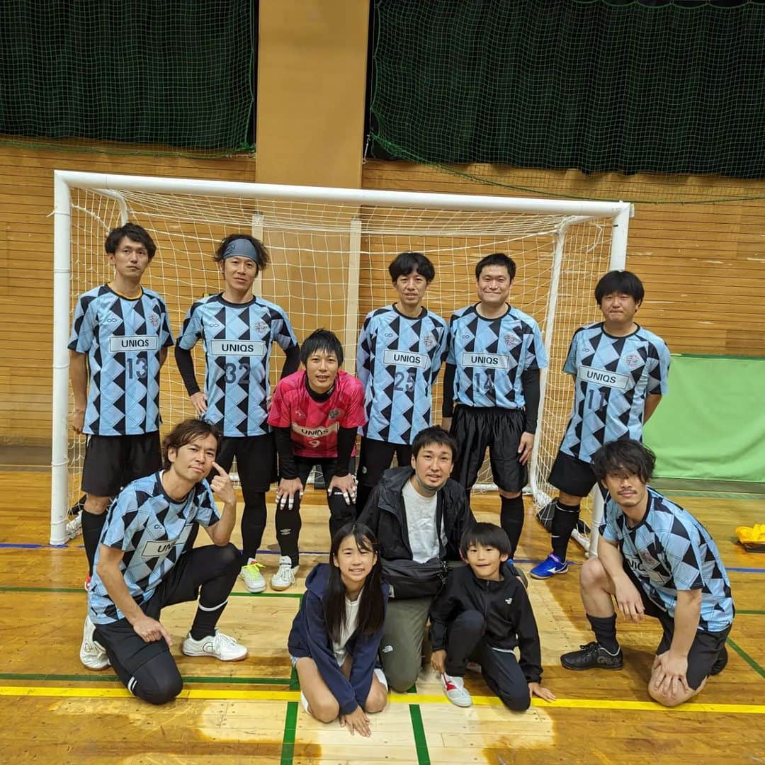 ユニクスのインスタグラム：「#北区シニアフットサルリーグ 2023.6.11 #開幕戦  第一試合 VS FC赤羽 △2-2(0-1)  第ニ試合 VS 赤星636 ○4-0(1-0)  開幕戦‼️開始40秒で失点💦 残り20秒で同点 負けなくてよかった。  トータル #1勝1分  次節、7/17  #ユニクス37 #UNIQS #新メンバー #滝野川体育館 #フットサル大会 #フットサルリーグ #シニアフットサル #37歳以上 #対戦結果 #勝ち #引き分け #フットサル #futsal #ユニクス」