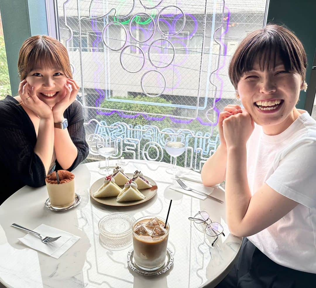 門脇佳奈子さんのインスタグラム写真 - (門脇佳奈子Instagram)「誠子さんとお茶しました☕️❤️  数年ぶりの再会でめちゃめちゃ話盛り上がりました🤣❤️  誠子さん痩せて綺麗になってて私もダイエットがんばろーっと🥹  帰りにハンドメイドのアクセサリー屋さんでお揃いのピアスと指輪をプレゼントしてくれました🥹❤️  素敵すぎる😭❤️」6月14日 20時30分 - kanakoofficial