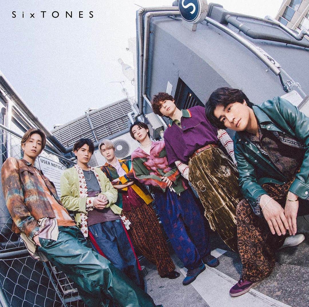 YUKIのインスタグラム：「本日6/14 release #SixTONES  「こっから」通常盤収録💿  『Tu-tu-lu』  作詞・作曲で携わらせていただきました。  綺麗な歌声と拘って作った心地よいラップのコントラストが光るチルソングです！  コロナ前から色んな制作を通してお世話になり、とてもリスペクトしている 先輩 @unione_yuuki くんと共作出来たこともとても嬉しかったです。  SixTONESさんを思いながら何度もふたりで相談しながら作った一曲是非チェックしてみてください！  #SixTONES_こっから  #SixTONES_Tutulu」