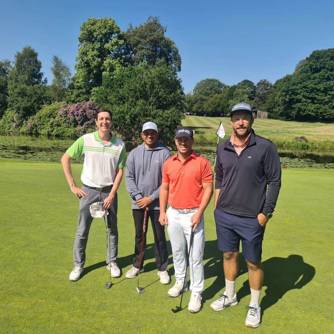 オリバー・フェルプスのインスタグラム：「Great fun at @littleastongolf this morning with @davidwarner31 @usman_khawajy & Daniel Vettori. I can't wait for this summers Ashes series. 🏴󠁧󠁢󠁥󠁮󠁧󠁿🇦🇺」