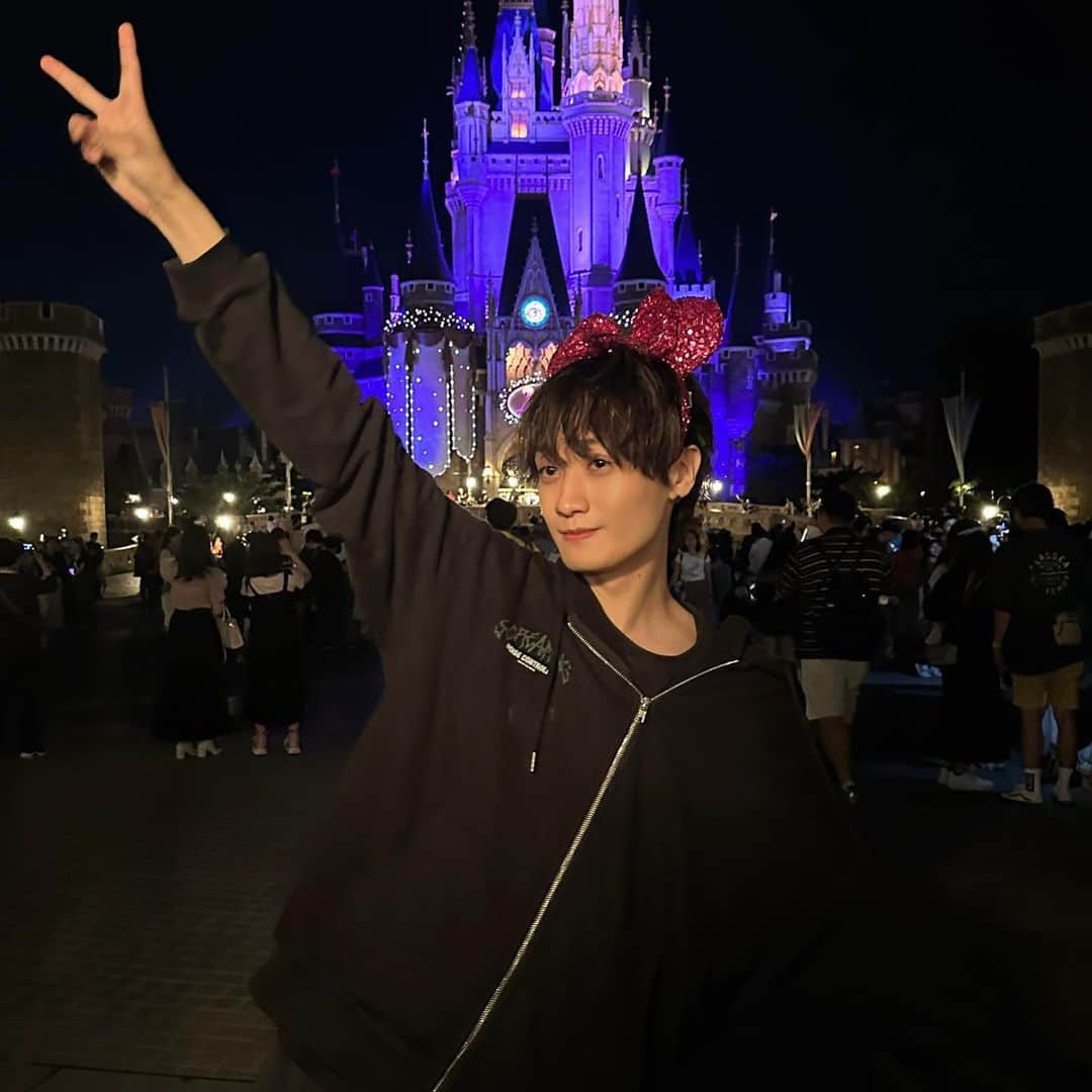 松本和志のインスタグラム：「実は夢の国にいってました！」