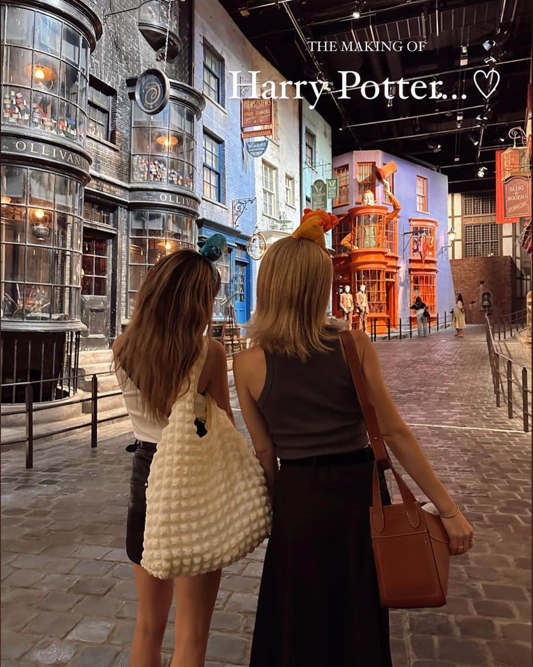 ✷kana✷のインスタグラム：「@wbtourtokyo 🪄  6/16(金)のグランドオープン前に 一足お先に体験してきました♡♡♡  もうね、小学生の頃からのハリポタ大ファンの私からすると夢のような空間で、、 感無量すぎた😭  この写真もほんの一部で、まだまだ行った人にしかわからない楽しみ方があるから ほんと好きな人はじっくり体験してほしい！ 7月に娘また連れて行くの楽しみだわ〜✨  動画もストーリーにあげるので観てね！  #ハリポタツアー #ハリポタツアー東京 #スタジオツアー #makingofharrypotter」