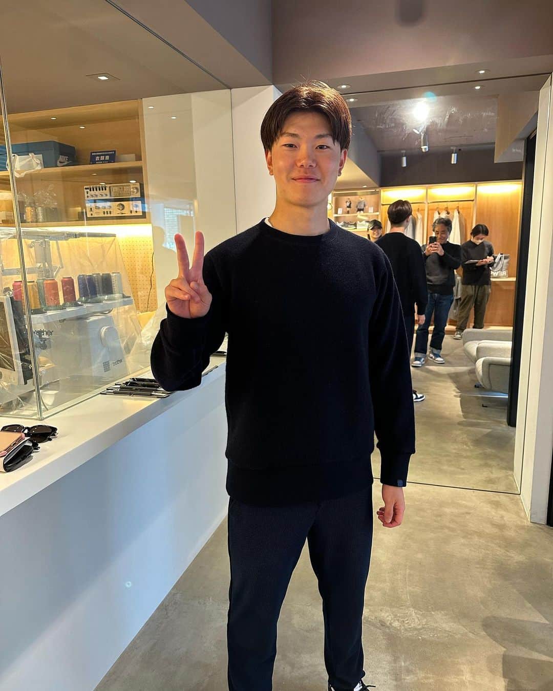 のインスタグラム：「今日は会いたかった人たちと、、、ご来店ありがとうございました🙏🙇🏻‍♂️ . . #ループウィラー受注会2023 #lwpreorders2023」