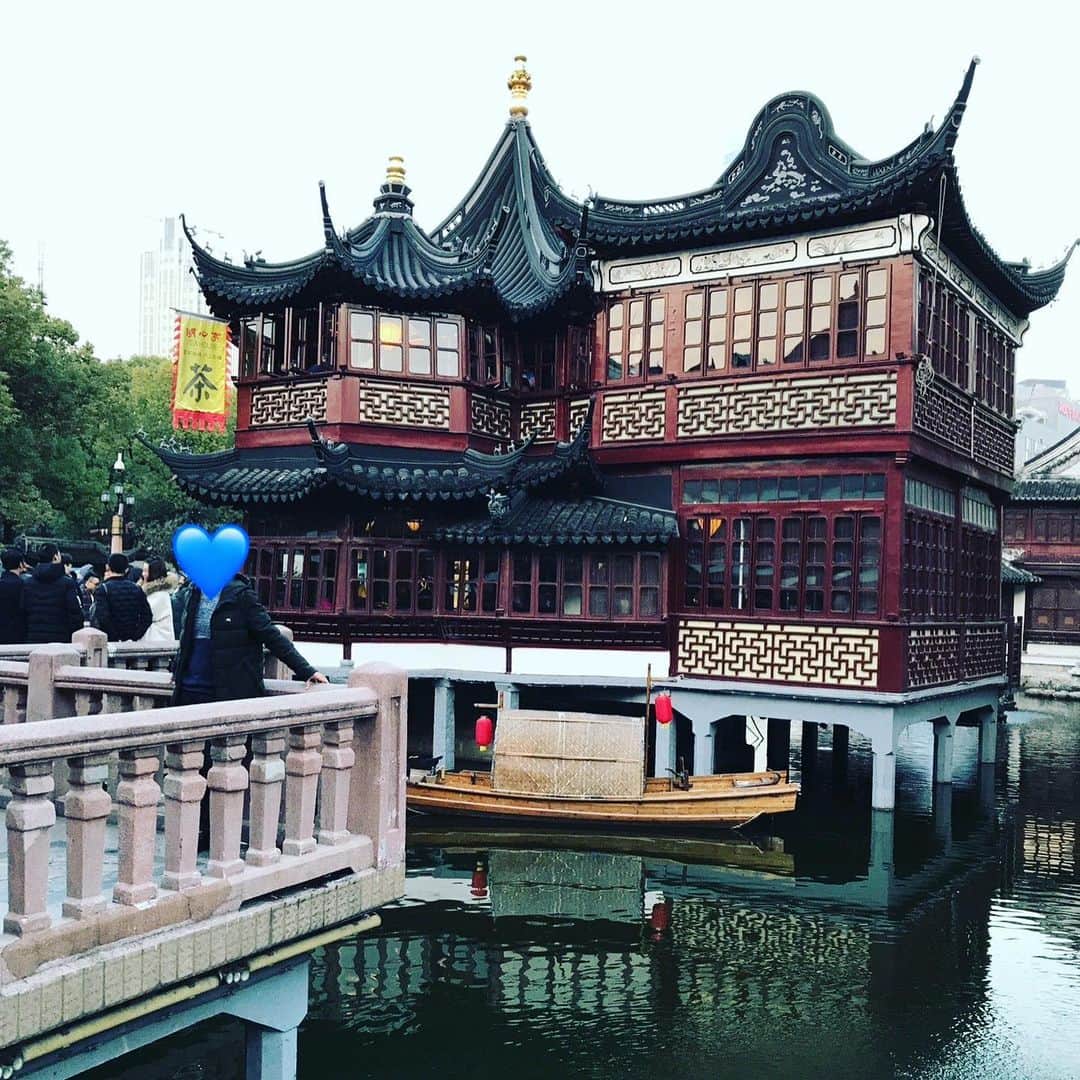 熊木杏里のインスタグラム：「中国公演🇨🇳が決まりました。 2019年以来になるので嬉しいです。  感謝と、想いを込めて、頑張っていきます。 ・広州コンサート：2023年9月22日（金）＠広州中山記念堂  ・上海コンサート：2023年9月23日（土）＠ヒマラヤ芸術センター 大観舞台  ※チケットは中国のみの販売予定となります。  写真は上海豫園にて🥟🍵」