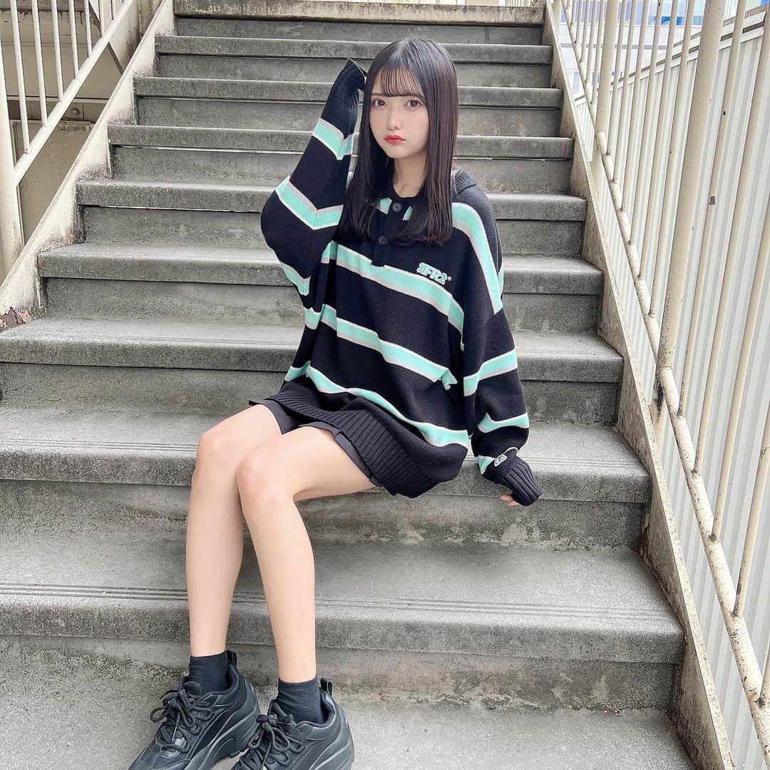 のインスタグラム：「. 色々着たい欲で服の系統さ迷っちゃうけど似合ってるかな？？  ・ ・ ・  #fr2  #fr2月桃 #黒髪  #黒髪ロング  #黒髪ストレート #ニット  #ニットワンピース  #ニットワンピ#全身コーデ  #韓国ファッション  #韓国コーデ  #ストリートファッション  #パーカーコーデ  #パーカー女子  #沖縄 #自撮り界隈  #自撮り女子 #いいね返し #오오티디 #followme」