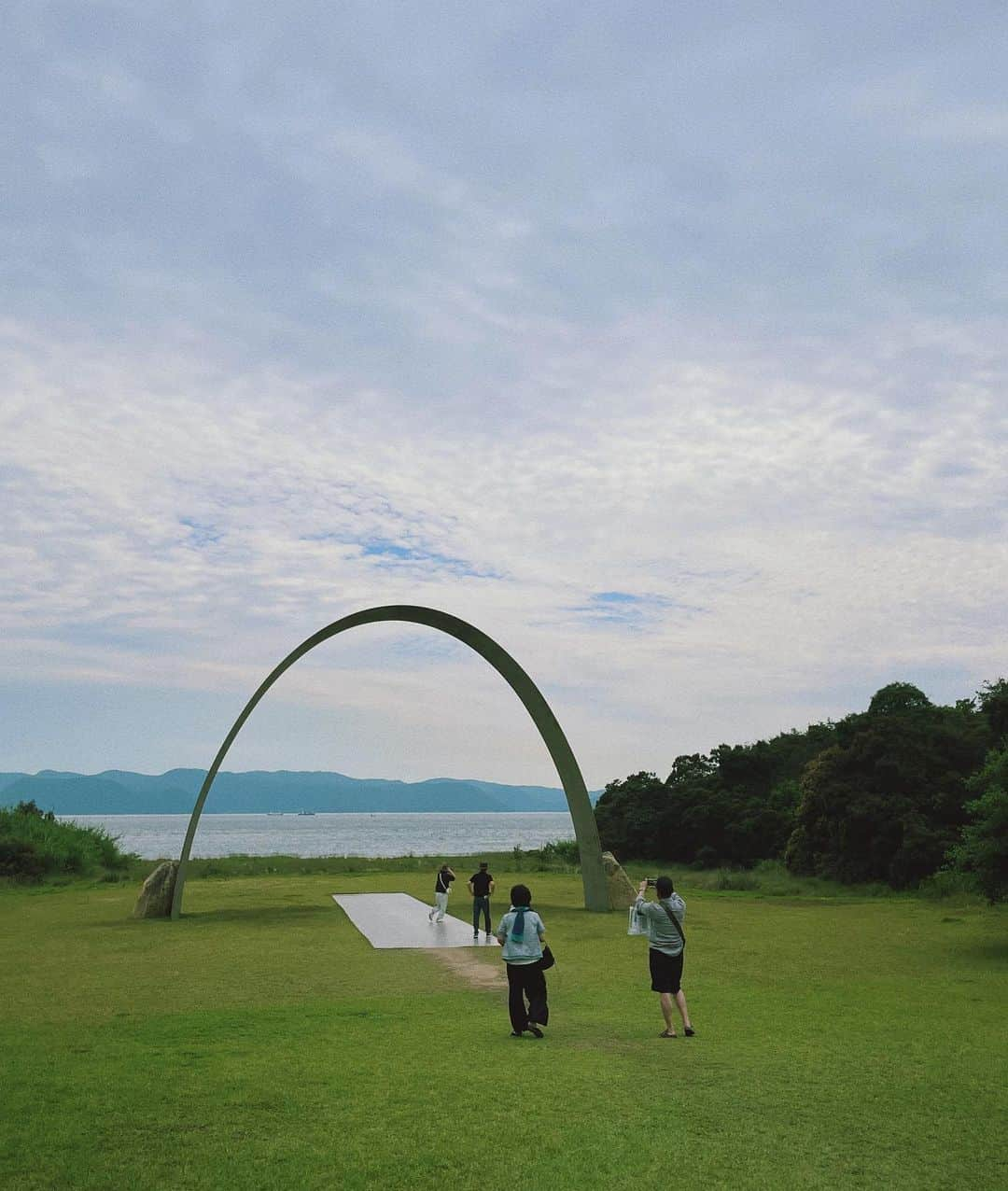 宮司愛海さんのインスタグラム写真 - (宮司愛海Instagram)「【直島・豊島旅行記③】 ヴァレーギャラリー 草間彌生さん 『ナルシスの庭』 案の定ミラーボールを使って自撮りをする私。 李禹煥美術館は瞑想の間の『対話』が好きでした。  #ヴァレーギャラリー #ナルシスの庭 #草間彌生 #李禹煥美術館 #ベネッセアートサイト」6月14日 20時42分 - manami_miyaji