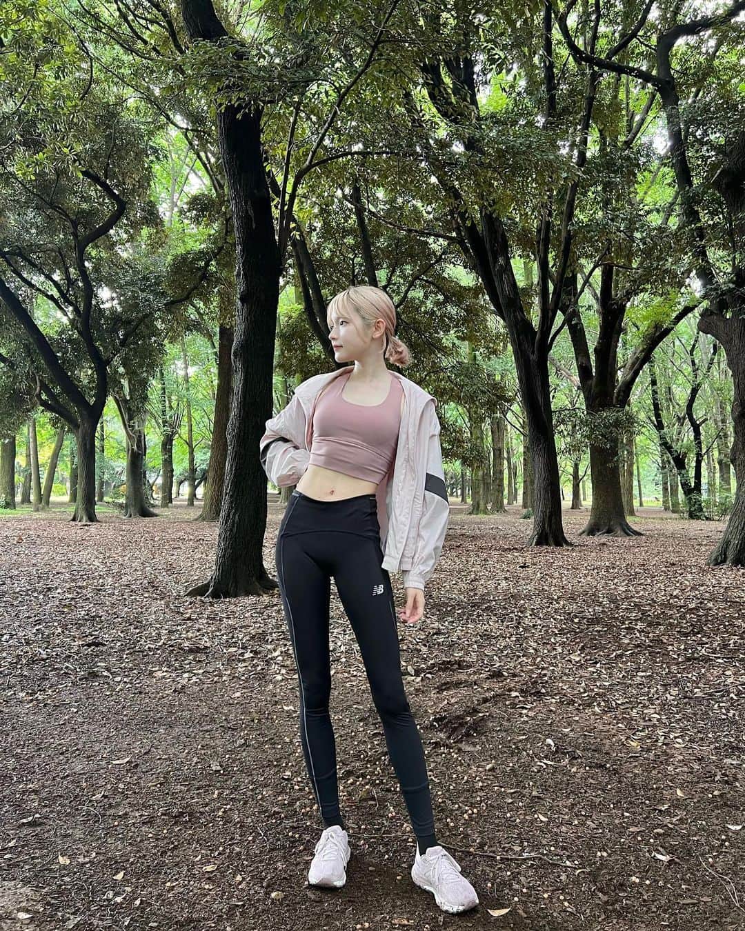 志村美希のインスタグラム：「🪺🪵🌳 ⁡ black × baby pink🐈‍⬛🧠 ⁡ ⁡」