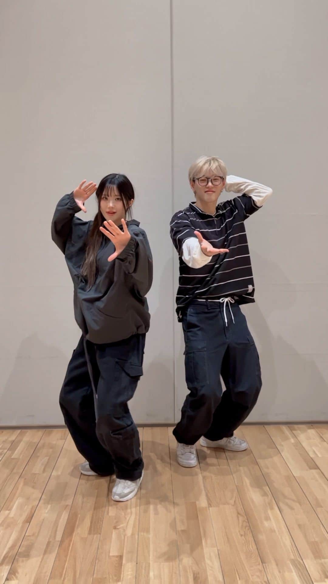 のインスタグラム：「미나우 방위대🫡 #menow #하영 #HAYOUNG with @olafoooooo #fromis_9 #프로미스나인 #flover」