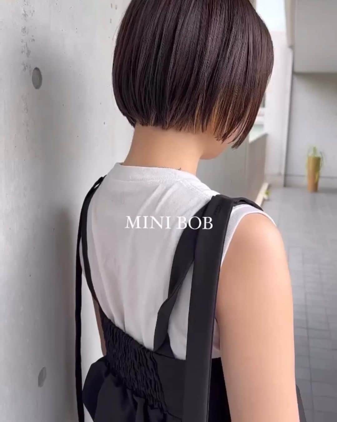 のインスタグラム：「今回のmini bobお気に入り💙 すぐ髪乾くし🛁涼しいし 梅雨にも夏にもぴったり☔️☀️  #abbey #ミニボブ #ショートボブ #ショートカット女子」