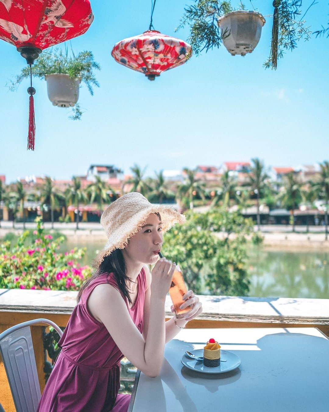 mikicoco00のインスタグラム：「・ 🐹🍹 暑すぎて、カフェで休憩 行きたかったお店が偶然にも目の前にあって HAPPYな日🍒  #TheCargoClub #vetnam#hoian  #ホイアン#ベトナム#南国フルーツ #ホイアンカフェ」