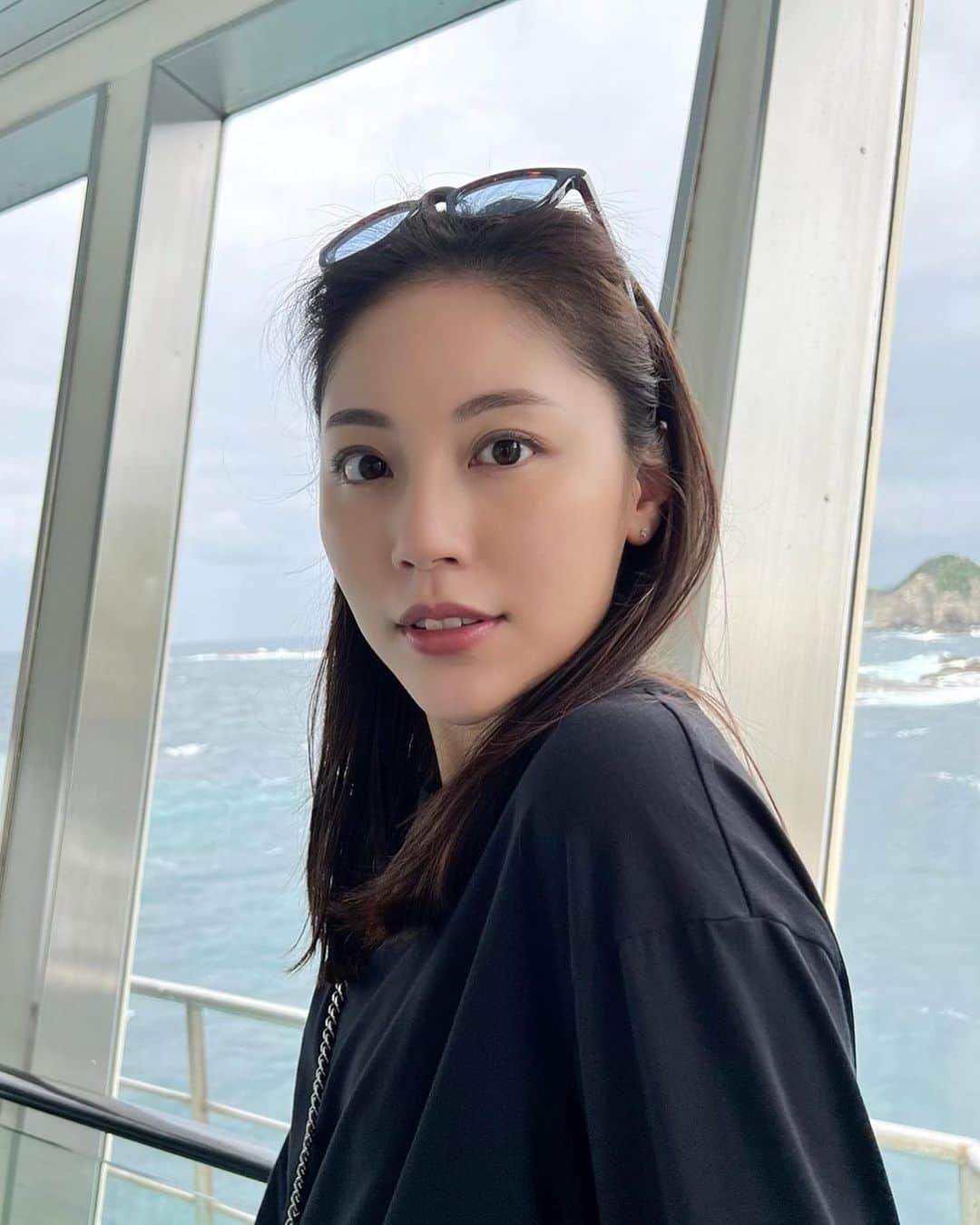 水沢エレナ 水沢エレナさんのインスタグラム写真 - (水沢エレナInstagram)「紫外線が強くなって、服も薄着になってきたのでケアに力を入れ始めました☺️  日焼け止めは毎朝、洗顔後に必ず塗っています☀️ @larocheposayjp をずっと愛用していて、もう5本は使っているかな🐬 仕上がり ...