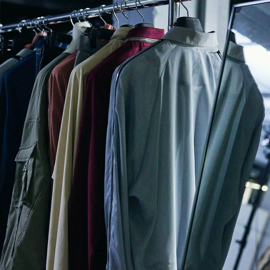 李燦雨さんのインスタグラム写真 - (李燦雨Instagram)「ACUOD by CHANU 23A/W COLLECTION LOOKBOOKの撮影の風景①  RUNWAYSHOWのBackstageは結構撮影してたけど LOOKBOOKの撮影風景はあんまり残した事無かったので、  初めてしっかりと @photoru.jp に撮影して頂きました。  とても優秀なPhotographerさんが沢山所属してて、 スケジュールも雰囲気もこちらの希望に合わせて貰えるのでとても便利でクォリティーも大大満足です😳❤️‍🔥  #ふぉとる #出張撮影 #PR   #acuodbychanu #acuod  #アクオドバイチャヌ #패션디자이너」6月14日 21時16分 - i_chanu_m_acuod