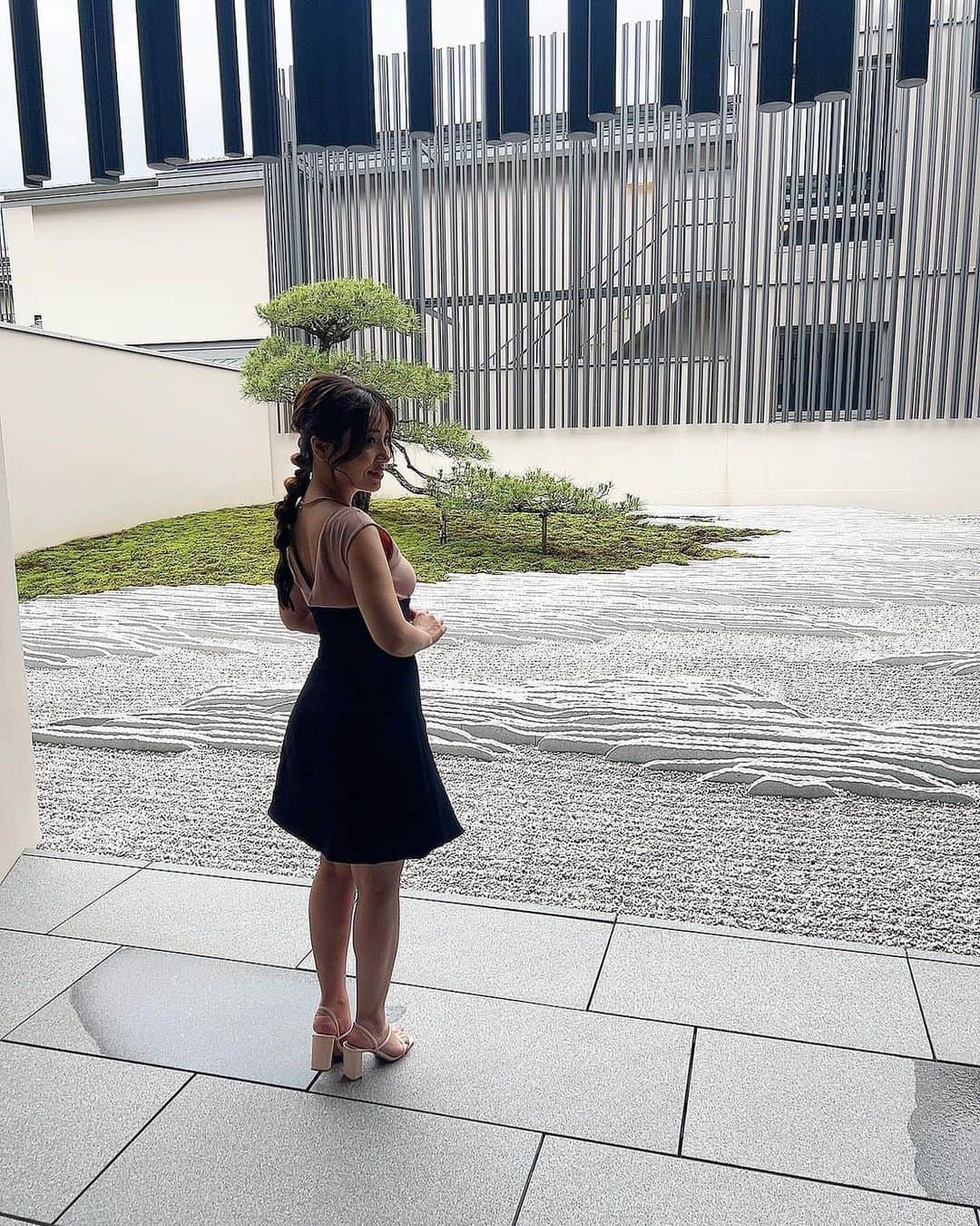 中村かなのインスタグラム：「週末の京都旅行♡  初の嵐山ステイ ホテルがステキすぎて、、、🥹 充実した旅でした🧳  📍 @muni_kyoto   #munikyoto #munialainducasse #muniアランデュカス #アランデュカス #アランデュカス京都 #alanducasse #嵐山 #嵐山観光 #京都ホテル #京都ステイ #kyoto #kyotojapan #kyototrip #kyototravel #京都観光 #京都旅行 #建築デザイン #建築」
