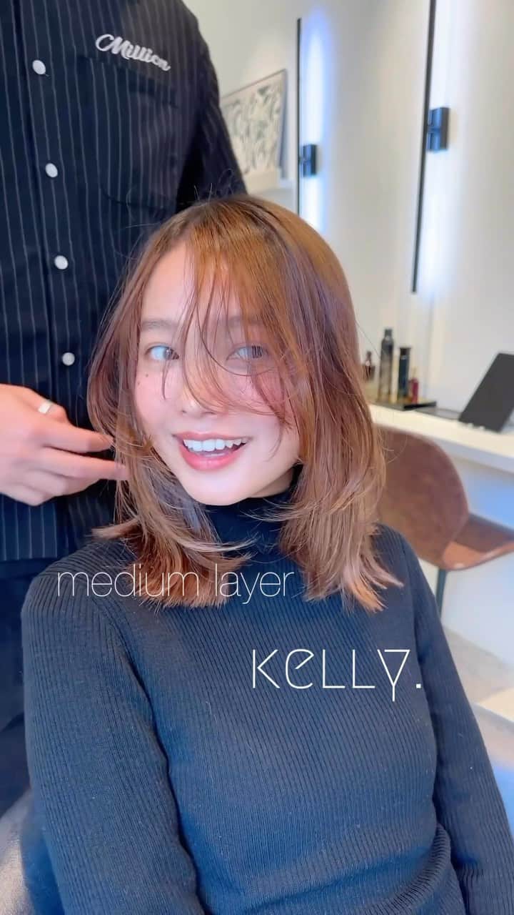 齋藤純也のインスタグラム：「シンプルで動きのあるデザイン✂︎  柔らかくて動きのあるヘアスタイルがこだわりです 骨格と輪郭とファッション感に合わせてその人らしいデザインを♪  ✴︎PRICE✴︎ カット✂︎7700円 カラー✂︎7700円  カットなしの場合シャンプーブロー料金+2200円 カラーはトリートメントin処方で圧倒的な艶感と手触りをプラスします。 ブリーチor3Dハイライト施術はプラス7700円です。 パーマ✂︎7700円 トリートメント✂︎種類多数によりカウンセリングで決めさせていただきます。5500円〜11000円 縮毛矯正✂︎17600円、前髪のみは6600円 ・ ネット予約が×の所もお電話かDMで時間調整できますので気軽にご連絡ください！ kelly.表参道本店　A1出口より徒歩45秒 東京都渋谷区神宮前5-2-5 JY表参道ビル２Ｆ kelly. ・ ・ ✔️群馬県伊勢崎市で出勤するスケジュールは隔週水曜日です。 群馬店は料金が異なります、お問い合わせください 群馬のご予約はＤＭまたは ホットペッパービューティーで  kelly. by L.O.G 検索✂︎ 在籍日程が少なくて申し訳ありません。 薬剤は最新のものを揃えました 群馬県伊勢崎市宮前町146-1」