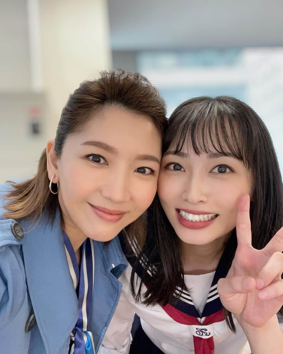 須藤茉麻さんのインスタグラム写真 - (須藤茉麻Instagram)「ミュージカル『SUNNY』  本日初通し！ 全体像が見えて良き時間でした😌  現代の千夏を演じられる瀬奈じゅんさん。  同じ役を演じるので 一緒に板の上に立って お芝居ができないのは残念ですが これお互いやってみる？など 癖や仕草を決めたりして 千夏という1人の人間を 共に創り上げていることを 大切にしています。  瀬奈さん演じる千夏がかっこいいのはもちろん 瀬奈さん自身がとてもかっこよくて素敵で🥺✨  一緒に作品を創れていること 日々刺激をいただける環境にいれてること 全てに感謝です！！！  #ミュージカルサニー」6月14日 21時23分 - maasa_sudo