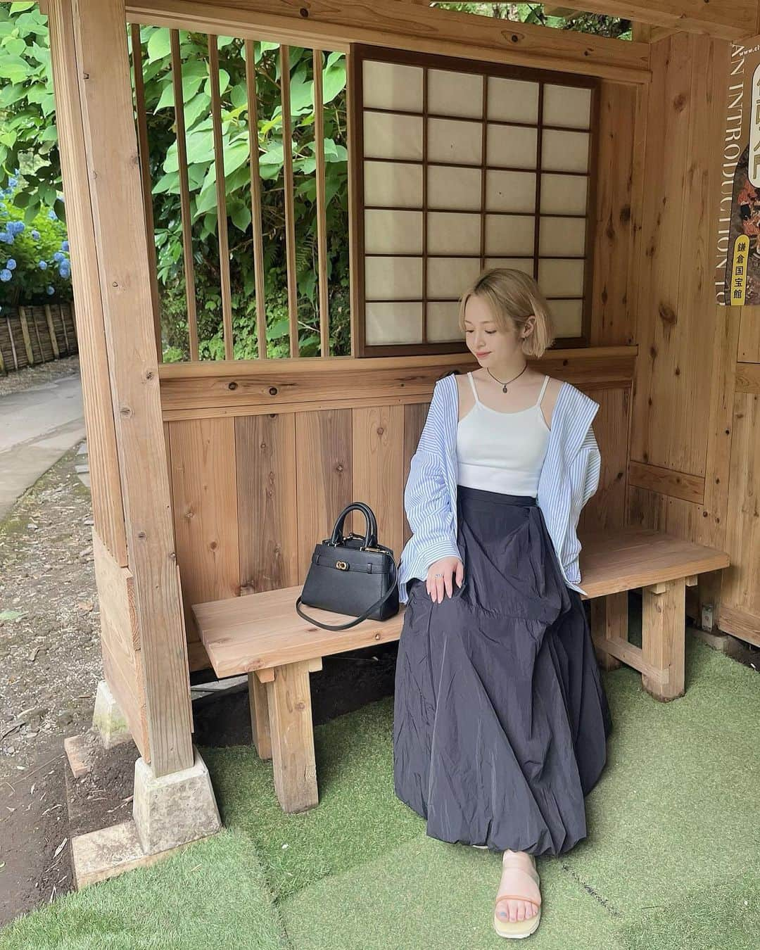 じゅりさんのインスタグラム写真 - (じゅりInstagram)「あじさい寺 明月院💠  気になってたところにやっと行けました🫶ˎˊ˗ 自然を久しぶりに見に行ったけど やっぱすっごく癒されたし疲れもとれた気がする🥹🫧 いいリフレッシュになりました🙆‍♀️♡ すごく雰囲気が好きで北鎌倉また遊びに行きたい！ 他にいいスポットあれば教えて欲しい😚💫  そして湿気で髪の毛ボサボサなの悲しみ😭（笑）  ✔︎コーデ詳細 シャツ: @shein_japan  キャミ: @grl_official  スカート: @grl_official  サンダル: @beautyandyouth_official  バッグ: @charleskeith_jp   #鎌倉観光 #鎌倉 #明月院 #あじさい寺 #紫陽花 #鎌倉カフェ #カフェ巡り #カジュアルコーデ #grlコーデ #sheinコーデ #プチプラコーデ #低身長コーデ #ハイトーンボブ #ボブ」6月14日 21時21分 - juripuuu