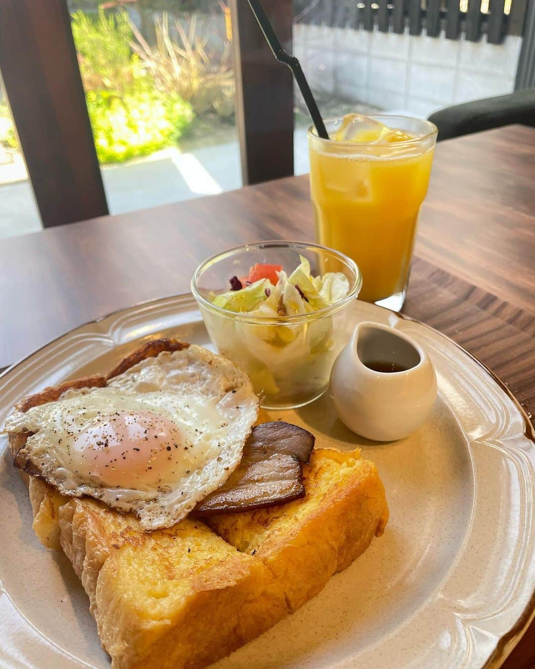 高木晴菜さんのインスタグラム写真 - (高木晴菜Instagram)「🍳  Hare ma ハンバーガーと、コーヒーと、  念願の！！ 親友のお姉さんご夫婦がされているカフェとお宿にお邪魔しました🏠  研究に研究を重ねて作られた本当に美味しいハンバーガー🍔 そして、モーニングのこのフレンチトーストが絶品すぎてほっぺがとろけました🤤💕 元々卵を扱っていた商店というだけあって卵も本当に美味しい！ 次はたまごサンドたべたいな🥚  お宿も最近できたばかりなのですが、センスの塊で寛ぎ空間でした☺️  阪神御影から徒歩2分というリッチの良さ！  絶対また行きます！！笑  #眞島商店  #まじまのマ  #harema #神戸 #御影」6月14日 21時23分 - harunatakagi