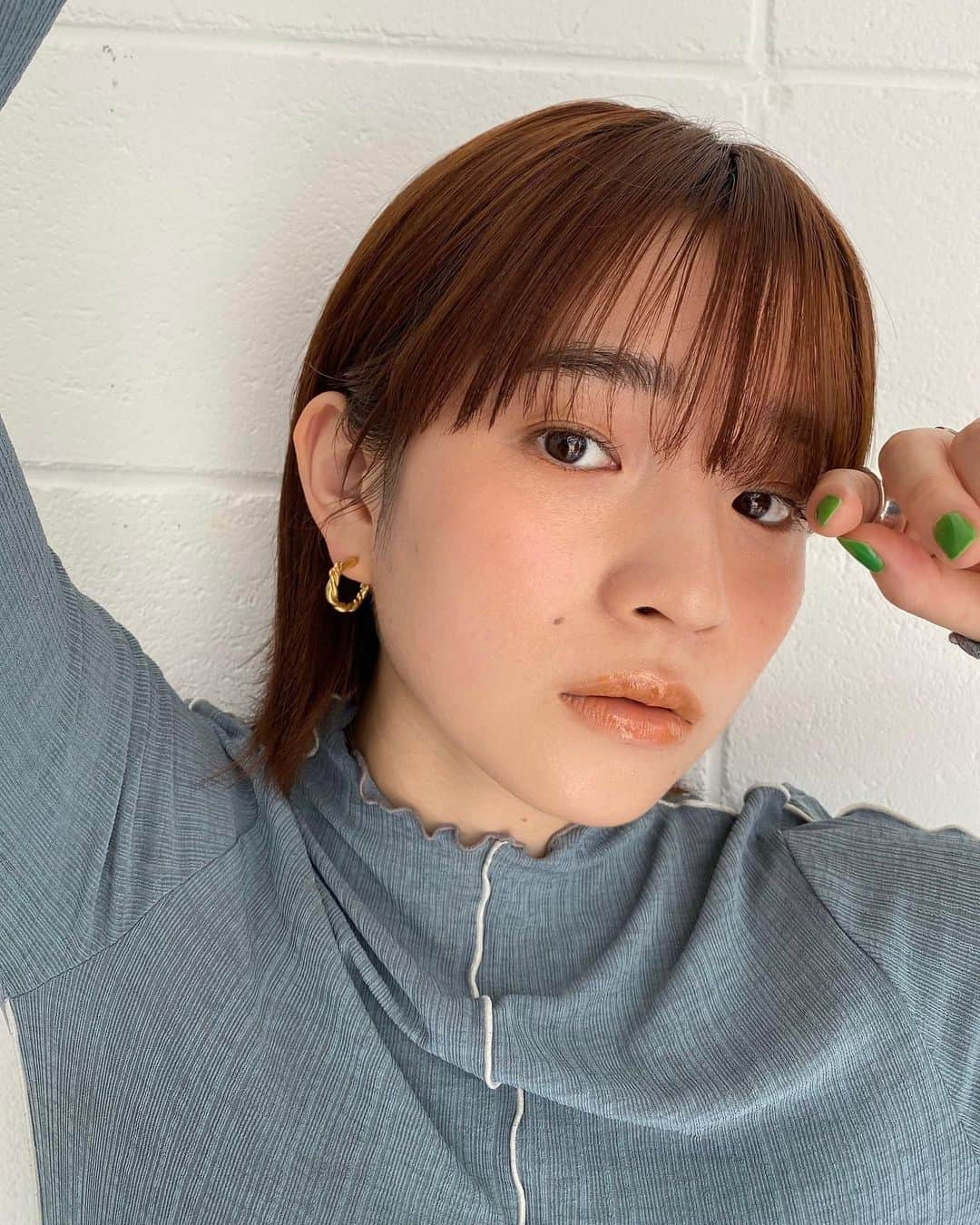 川畑春菜さんのインスタグラム写真 - (川畑春菜Instagram)「… オレンジブラウンmake☀︎  #ヘアメイク#メイク#夏メイク#summer make#ビューティー#撮影#垢抜けメイク#大人メイク#アンニュイメイク #ブラウンリップ#引き算メイク」6月14日 21時33分 - haru_1111