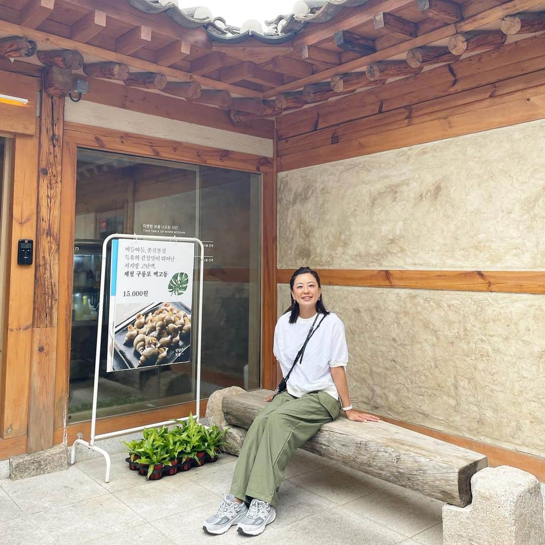 keikobun34さんのインスタグラム写真 - (keikobun34Instagram)「▶︎ 韓国  北村韓屋村に初めて行ってみた。 韓国の古い町並みと、 近代的な建物もあったり、 歩いてるだけで楽しかった♡ カフェやレストランも充実。 また、行きたいナ。  #韓国#korea  #ソウル#seoul  #韓国旅行 #最新韓国#韓国情報 #北村韓屋村  #旅行#trip #アラフィフ#アラフォー」6月14日 21時33分 - keikobun34