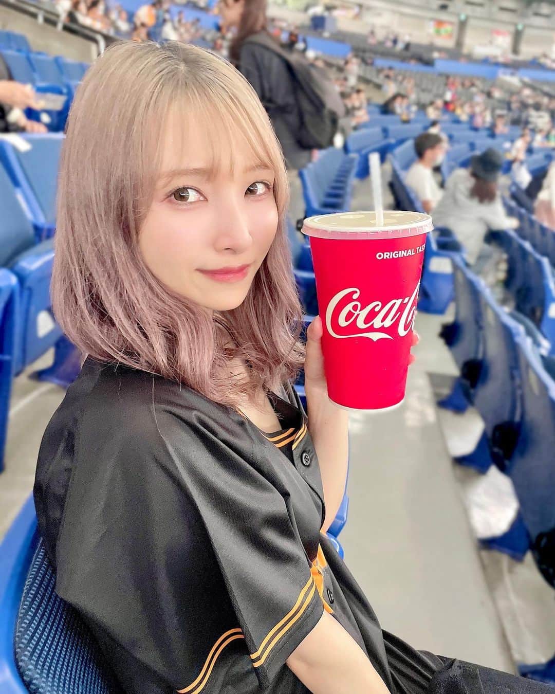 長嶋優里のインスタグラム：「♡ ． 野球観戦⚾️ ． ． ．  #野球女子 #野球観戦 #東京ドーム #読売巨人軍 #ジャイアンツ #読売ジャイアンツ #baseball  ． ♡」