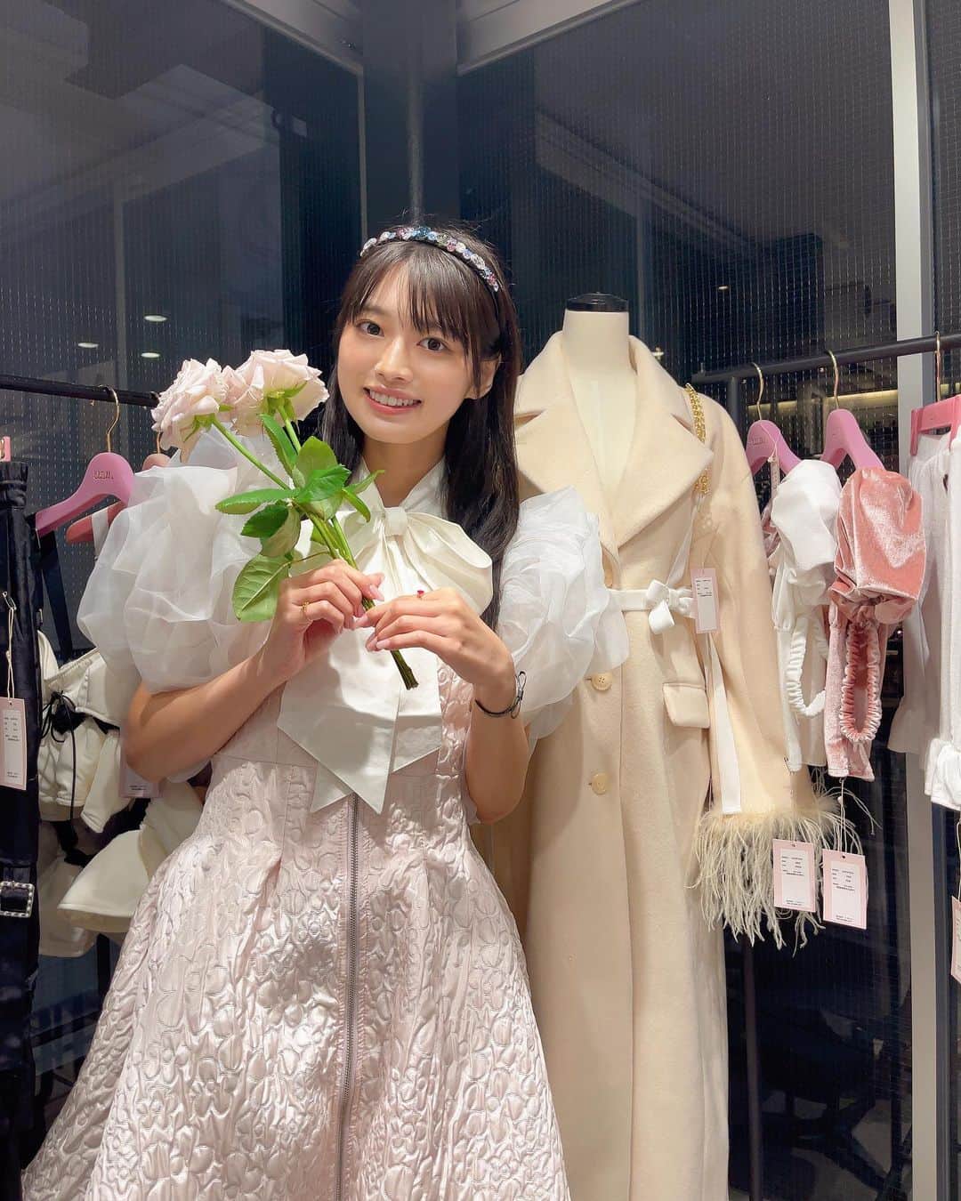 藤田いろはのインスタグラム：「⁡ ⁡ ⁡ 先日大好きな　@lillilly_official の展示会に行ってきました✨ awもめっちゃ可愛くてたくさんオーダーしちゃった🩷 着るのが楽しみー！！ ⁡ ⁡ ⁡ ⁡ ⁡」